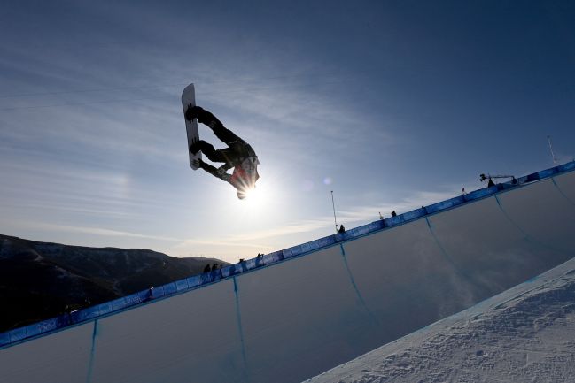 Emotional Shaun White says goodbye to snowboarding – DW – 02/11/2022