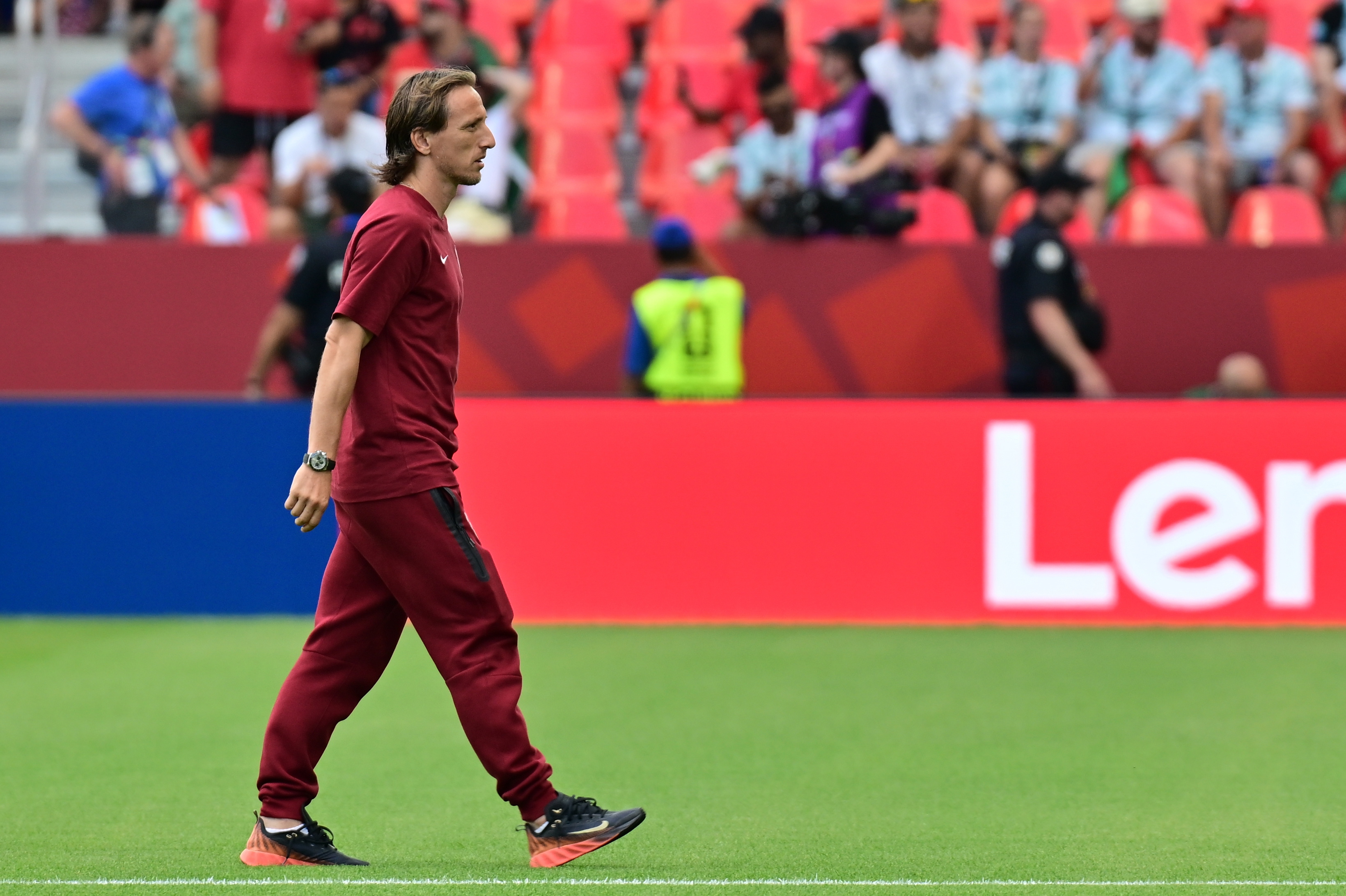 TORONTO (Canada), 02/07/2026.- Luka Modric of Croatia inspects the pitch ahead of the FIFA World Cup 2026 Round of 32 match Portugal against Croatia, in Toronto, Canada, 02 July 2026. (Croacia) EFE/EPA/EDUARDO LIMA
