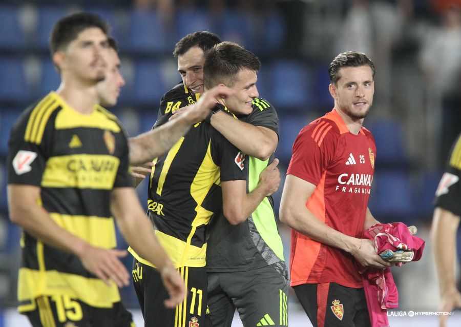 El Real Zaragoza remonta en quince minutos letales