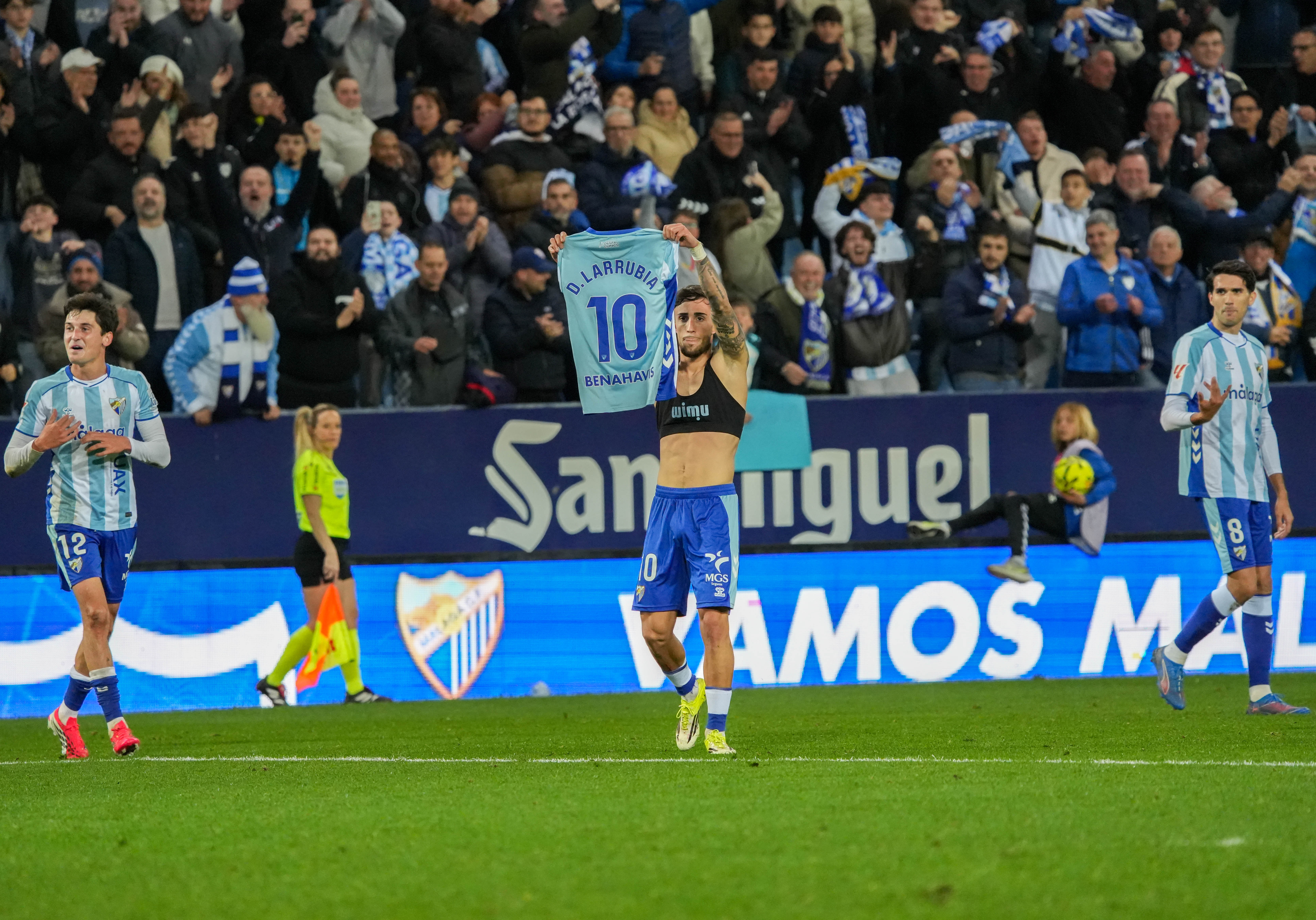 El Málaga remonta con la magia de Larrubia y un polémico gol anulado a la Cultural