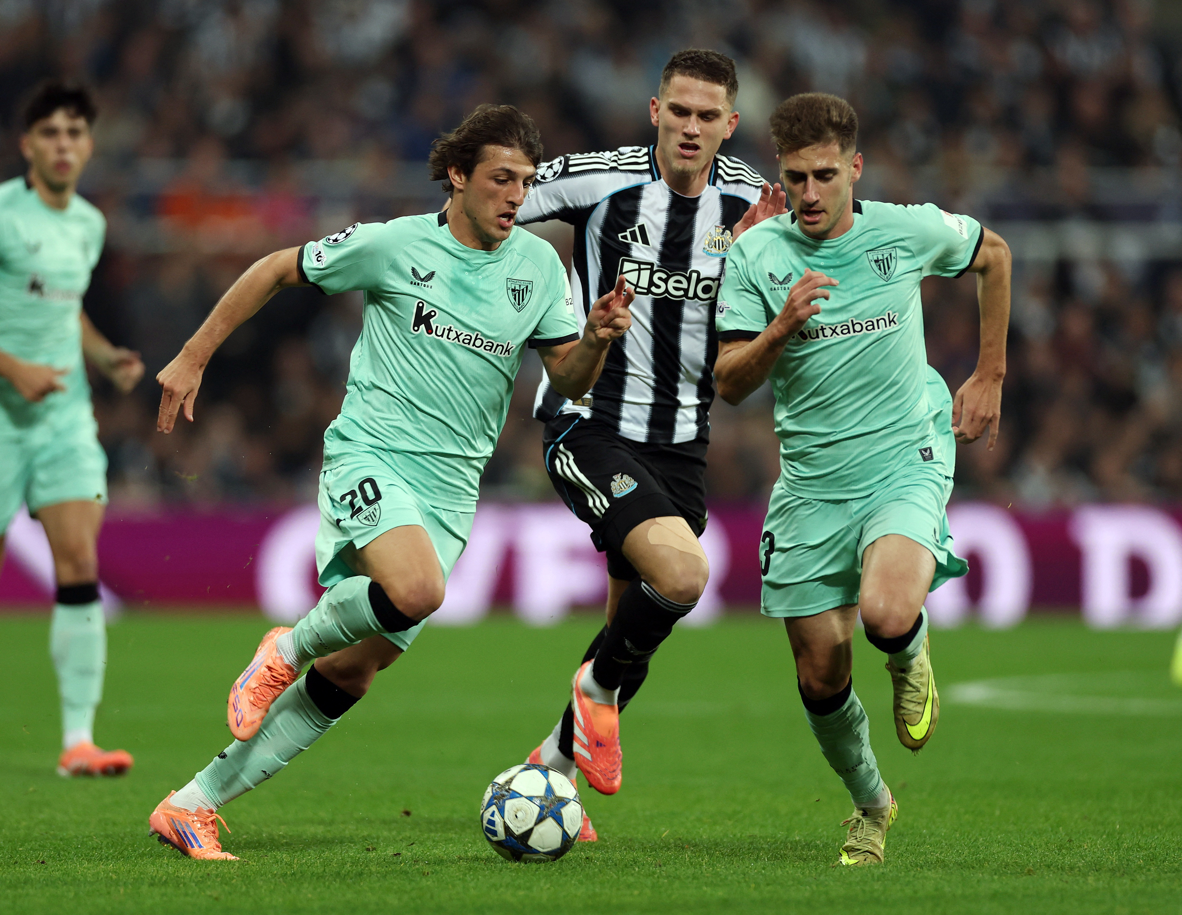 Soccer Football - UEFA Champions League - Newcastle United v Athletic Bilbao - St James' Park, Newcastle, Britain - November 5, 2025 Newcastle United's Sven Botman in action with Athletic Bilbao's Unai Gomez and Athletic Bilbao's Robert Navarro Action Images via Reuters/Lee Smith