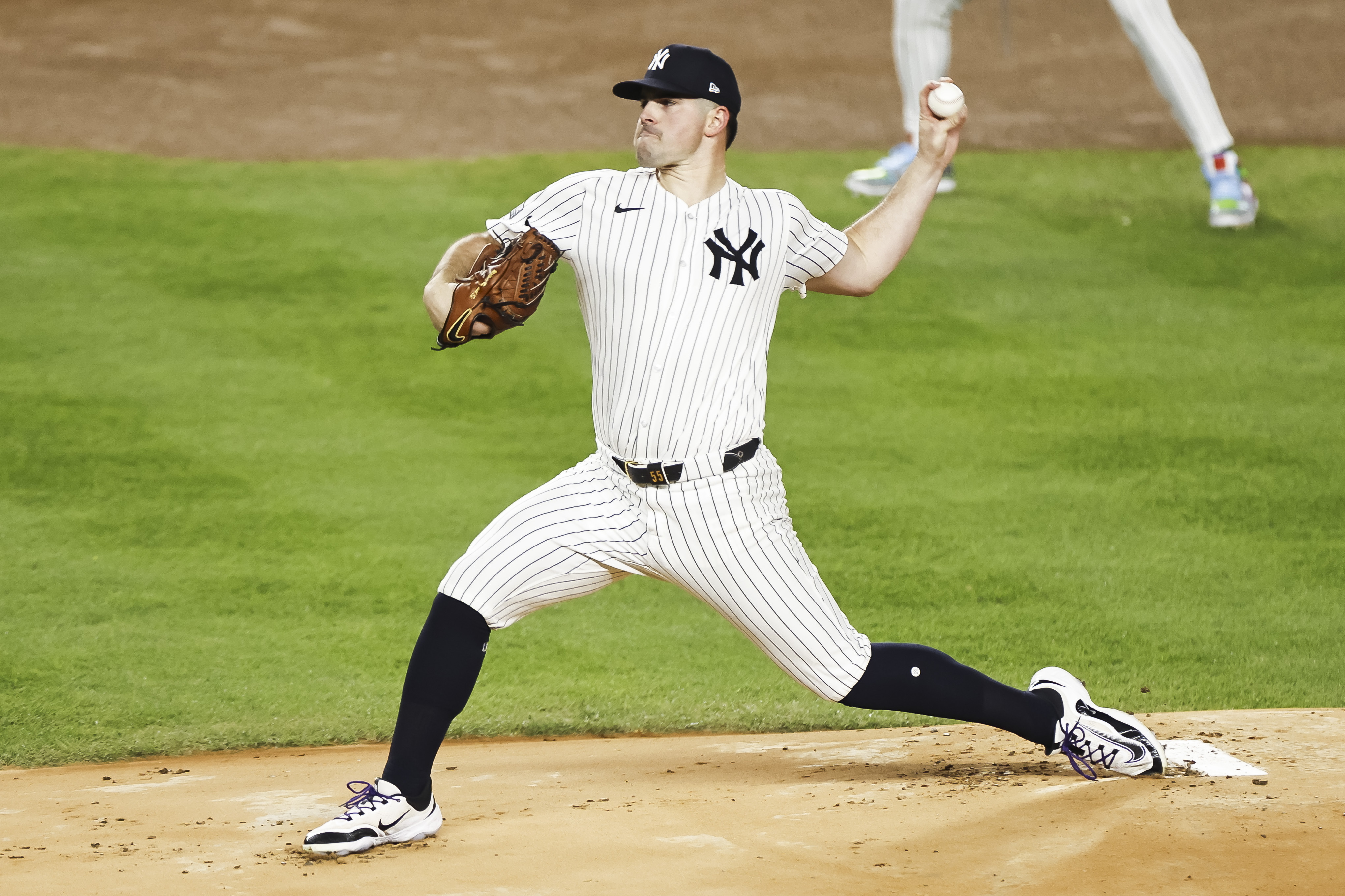 Carlos Rodon, pitcher de los Yankees, lanza contra los Cleveland Guardians en el Juego 2 de la ALCS de 2024. EFE/EPA/CJ GUNTHER