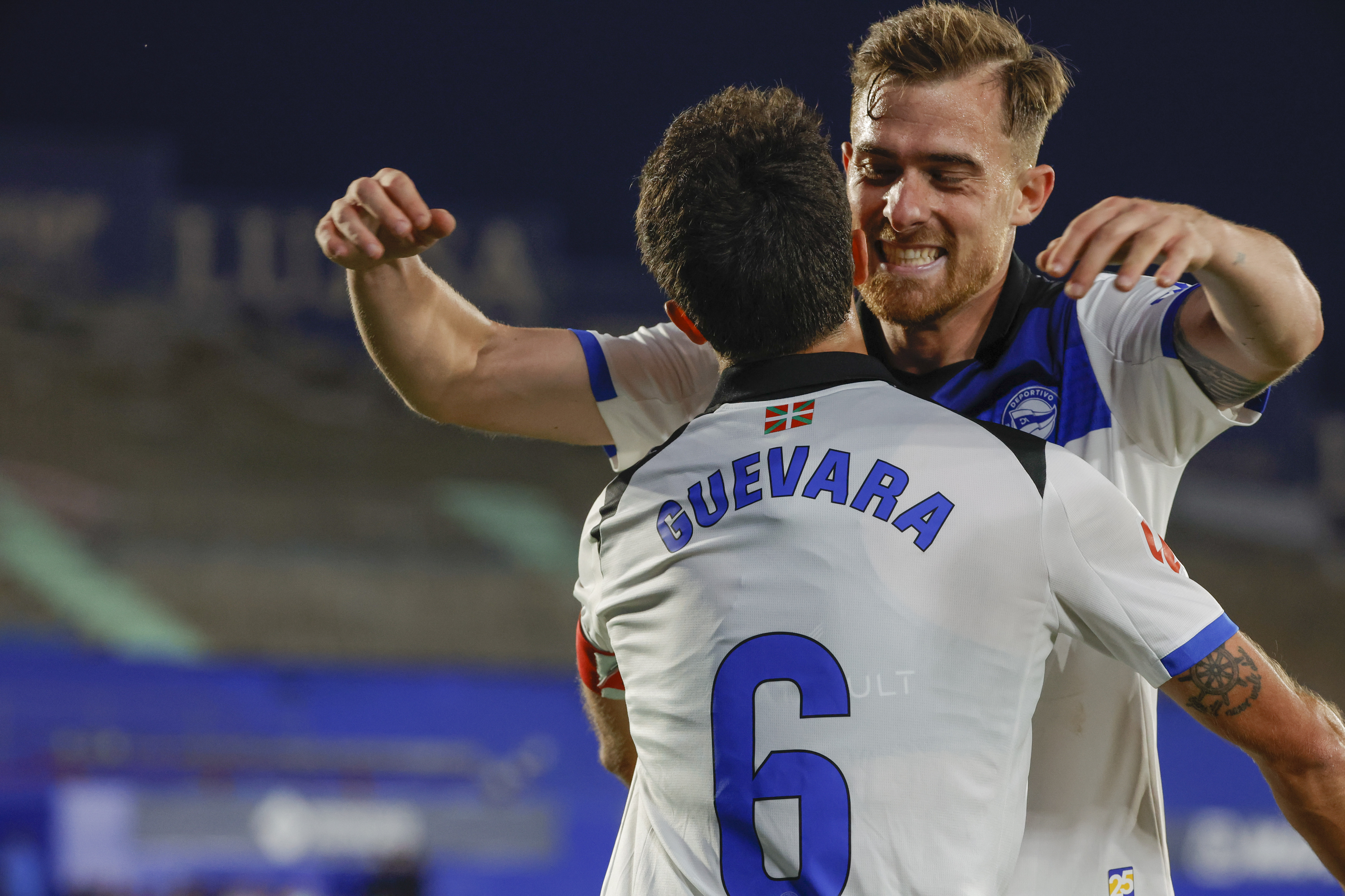 Getafe y Alavés empatan en un campo de minas