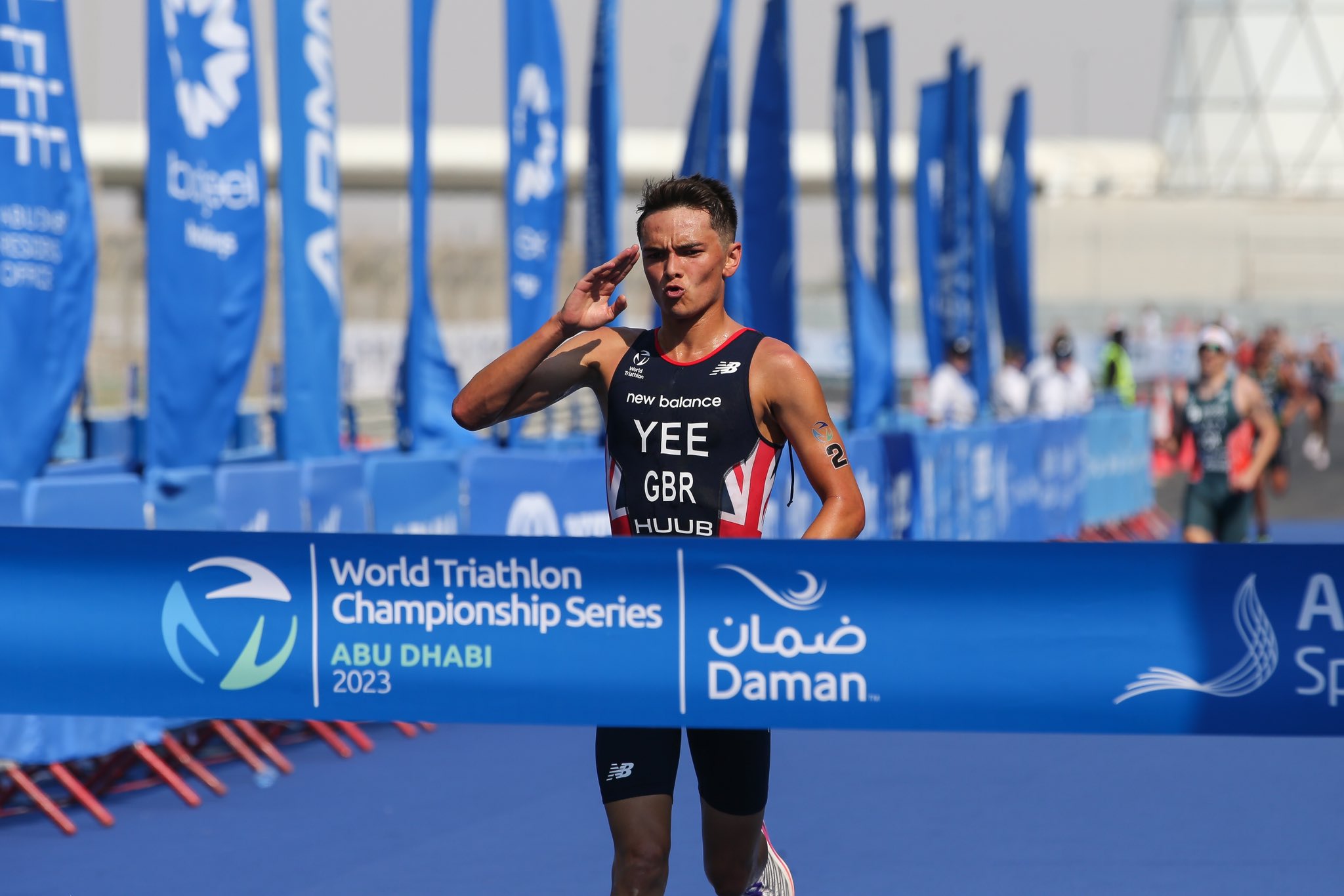 Alex Yee winning men's triathlon event