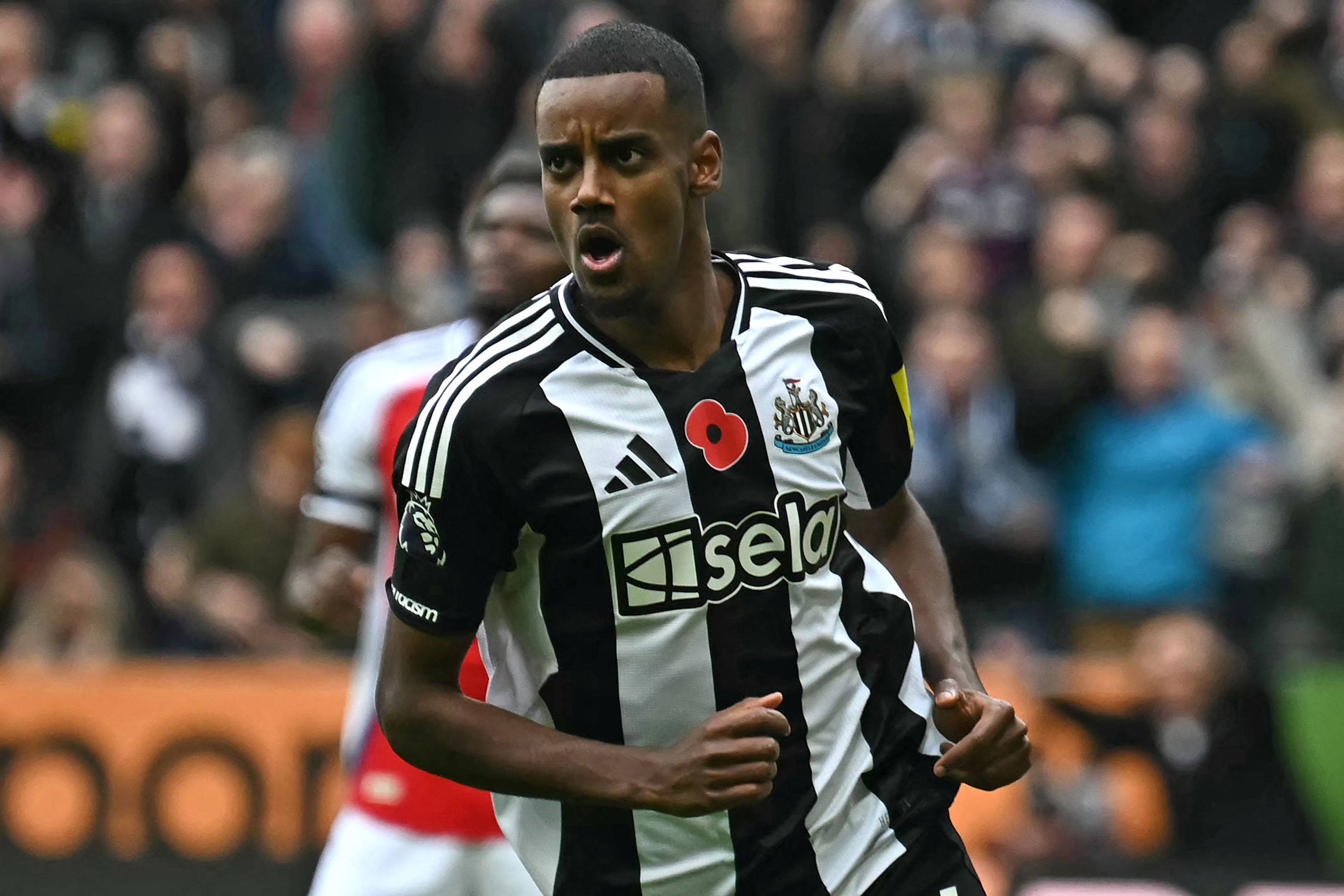 Newcastle United's Swedish striker #14 Alexander Isak celebrates after scoring the opening goal of the English Premier League football match between Newcastle United and Arsenal at St James' Park in Newcastle-upon-Tyne, north east England on November 2, 2024. (Photo by Paul ELLIS / AFP) / RESTRICTED TO EDITORIAL USE. No use with unauthorized audio, video, data, fixture lists, club/league logos or 'live' services. Online in-match use limited to 120 images. An additional 40 images may be used in extra time. No video emulation. Social media in-match use limited to 120 images. An additional 40 images may be used in extra time. No use in betting publications, games or single club/league/player publications. / 