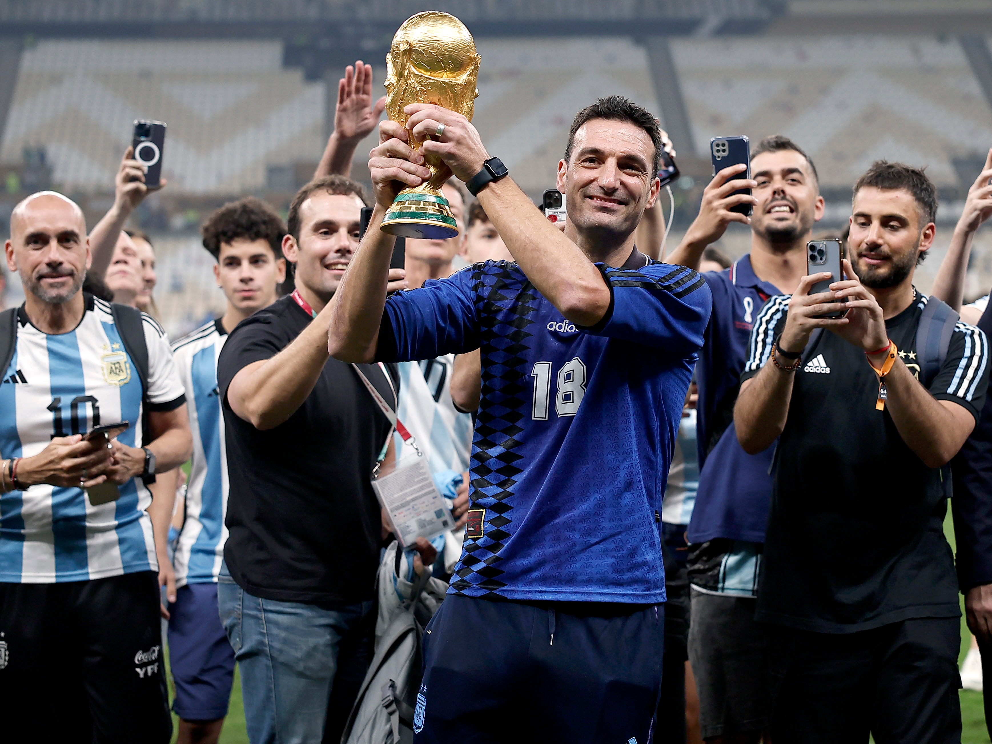 Scaloni arrolla a Deschamps y es elegido el mejor del mundo