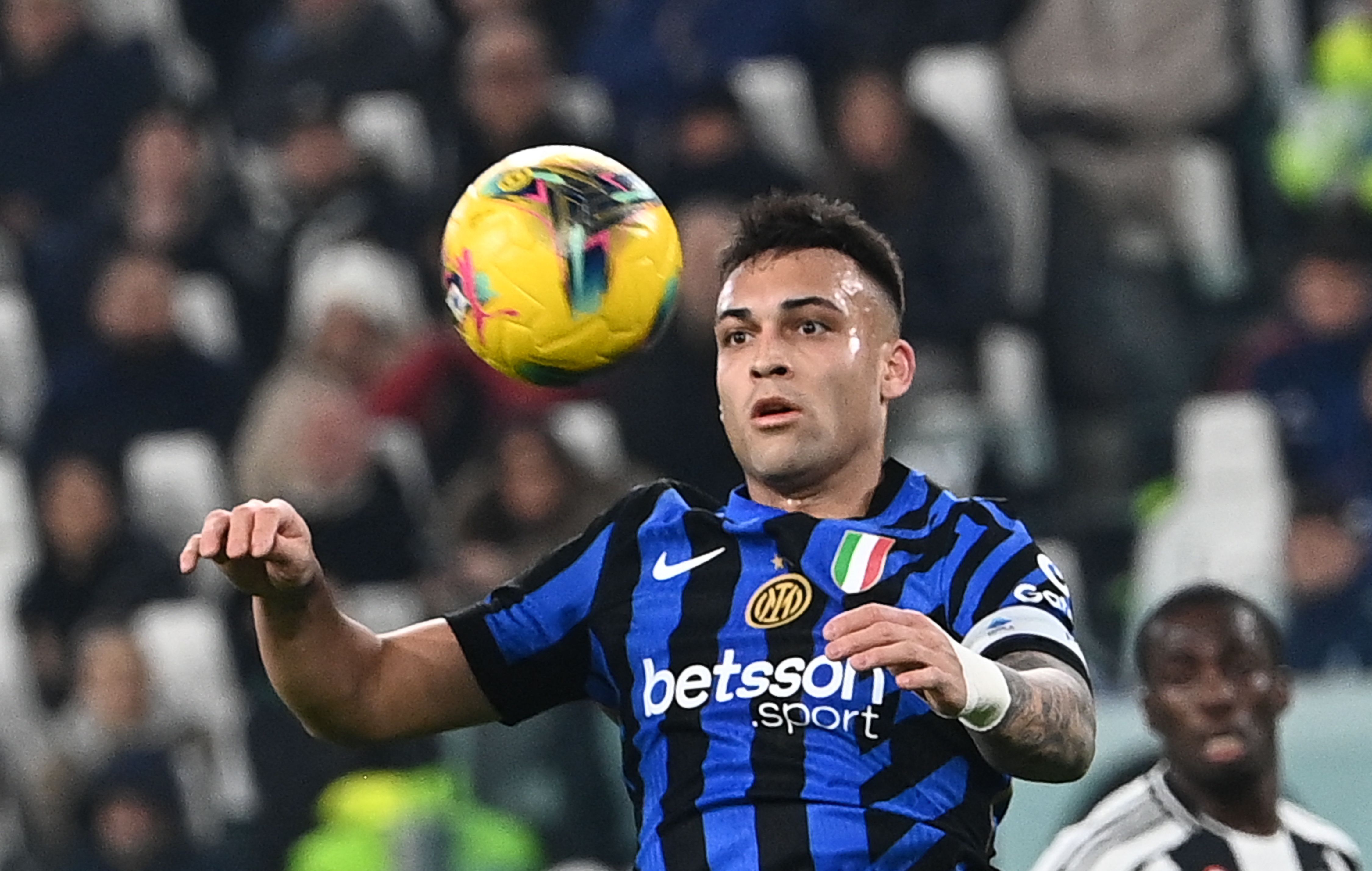 Inter Milan's Argentine forward #10 Lautaro Martinez controls the ball during the Italian Serie A football match between Juventus and Inter Milan at the Juventus Stadium in Turin on February 16, 2025. (Photo by Isabella BONOTTO / AFP)