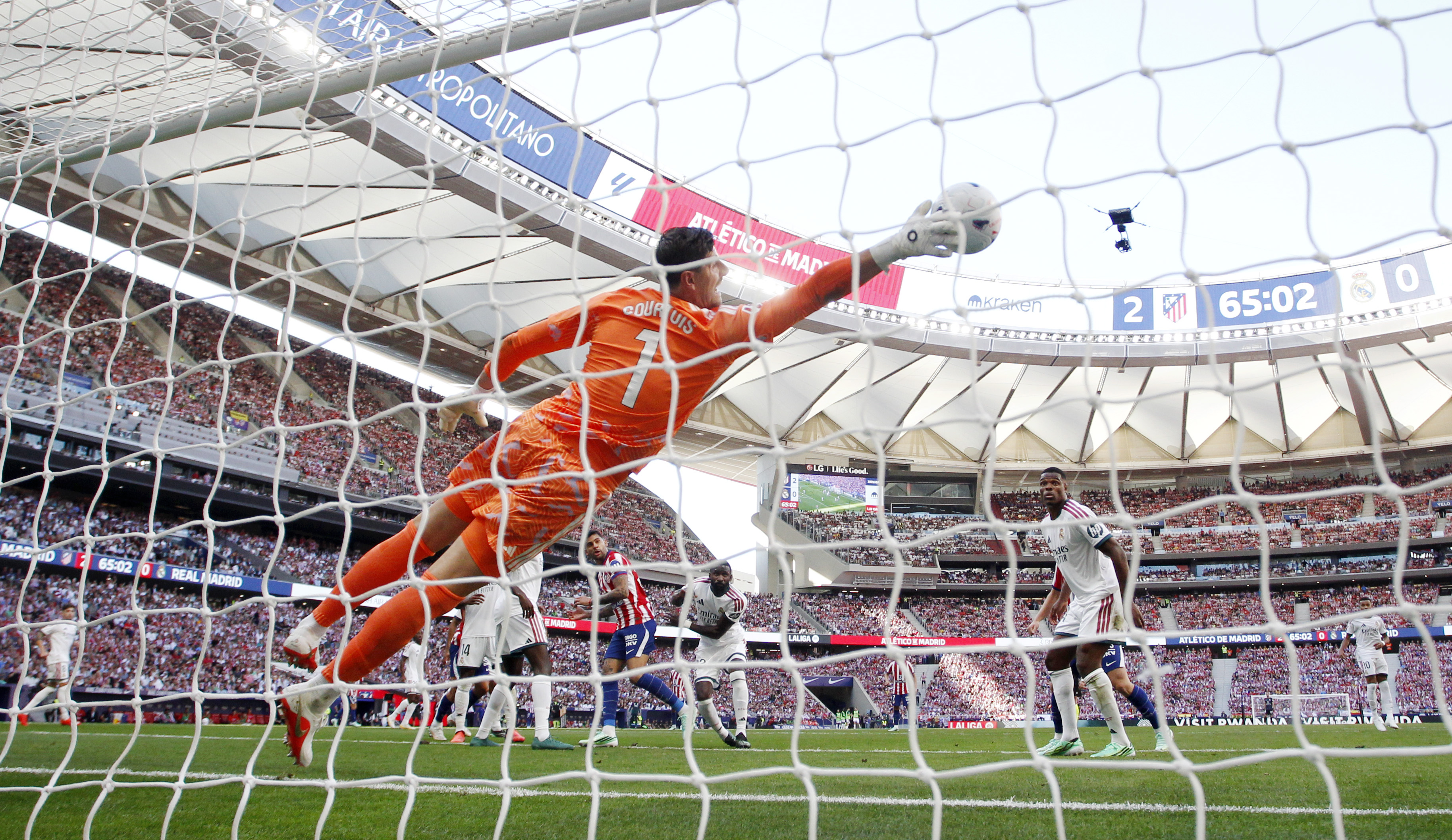 20/09/26 PARTIDO PRIMERA DIVISION ATLETICO DE MADRID REAL MADRID COURTOIS PARADA 