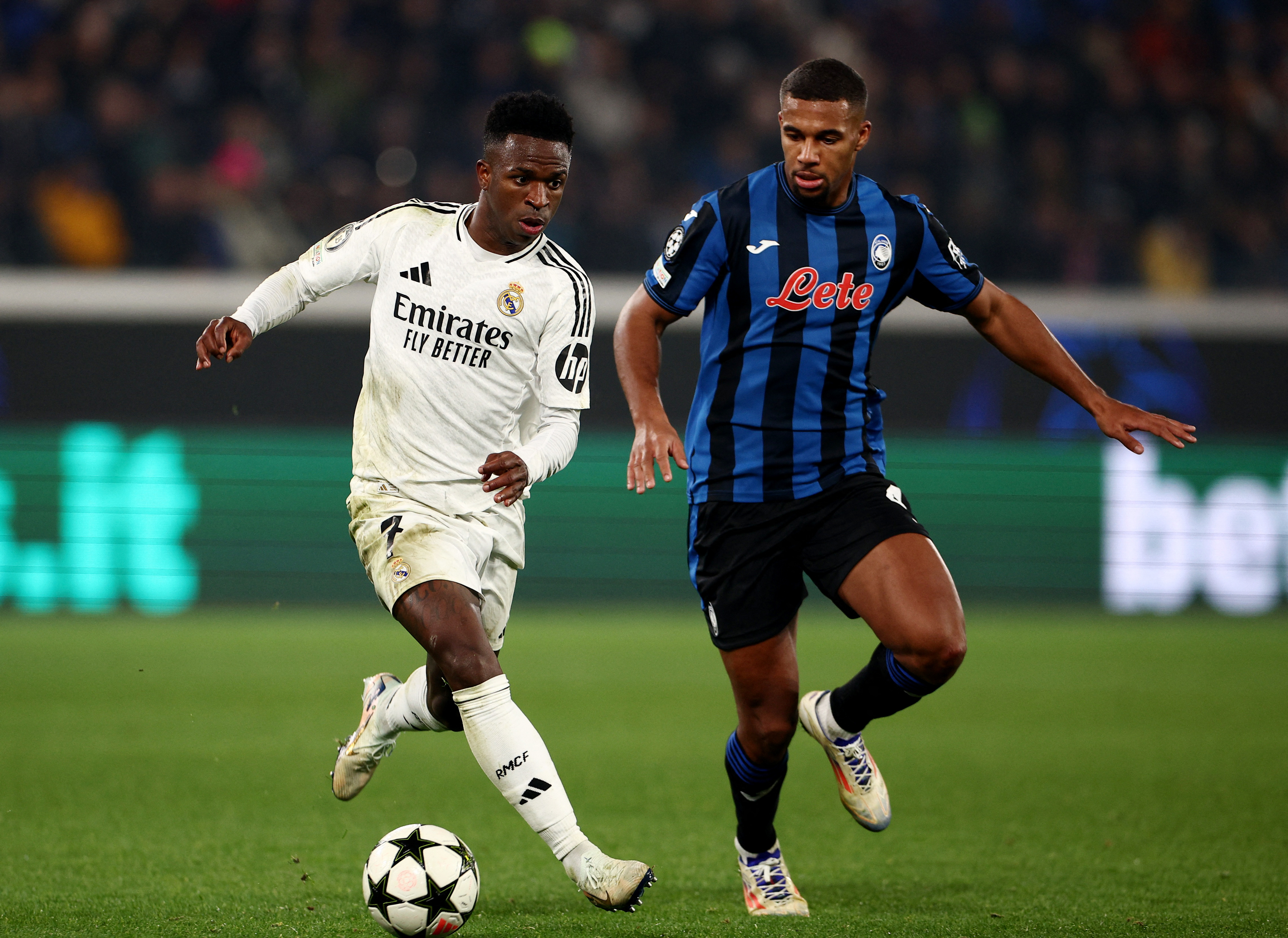 Soccer Football - Champions League - Atalanta v Real Madrid - Gewiss Stadium, Bergamo, Italy - December 10, 2024 Real Madrid's Vinicius Junior in action with Atalanta's Isak Hien REUTERS/Guglielmo Mangiapane