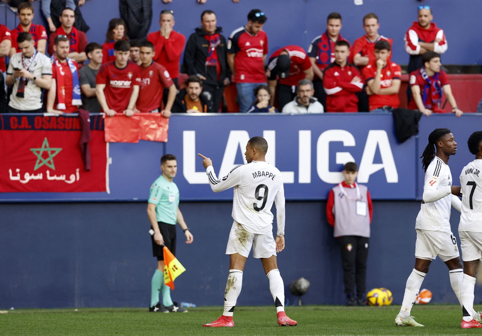 El jugador del Real Madrid, Kylian Mbapp, celebra el 0-1 al Osasuna. 