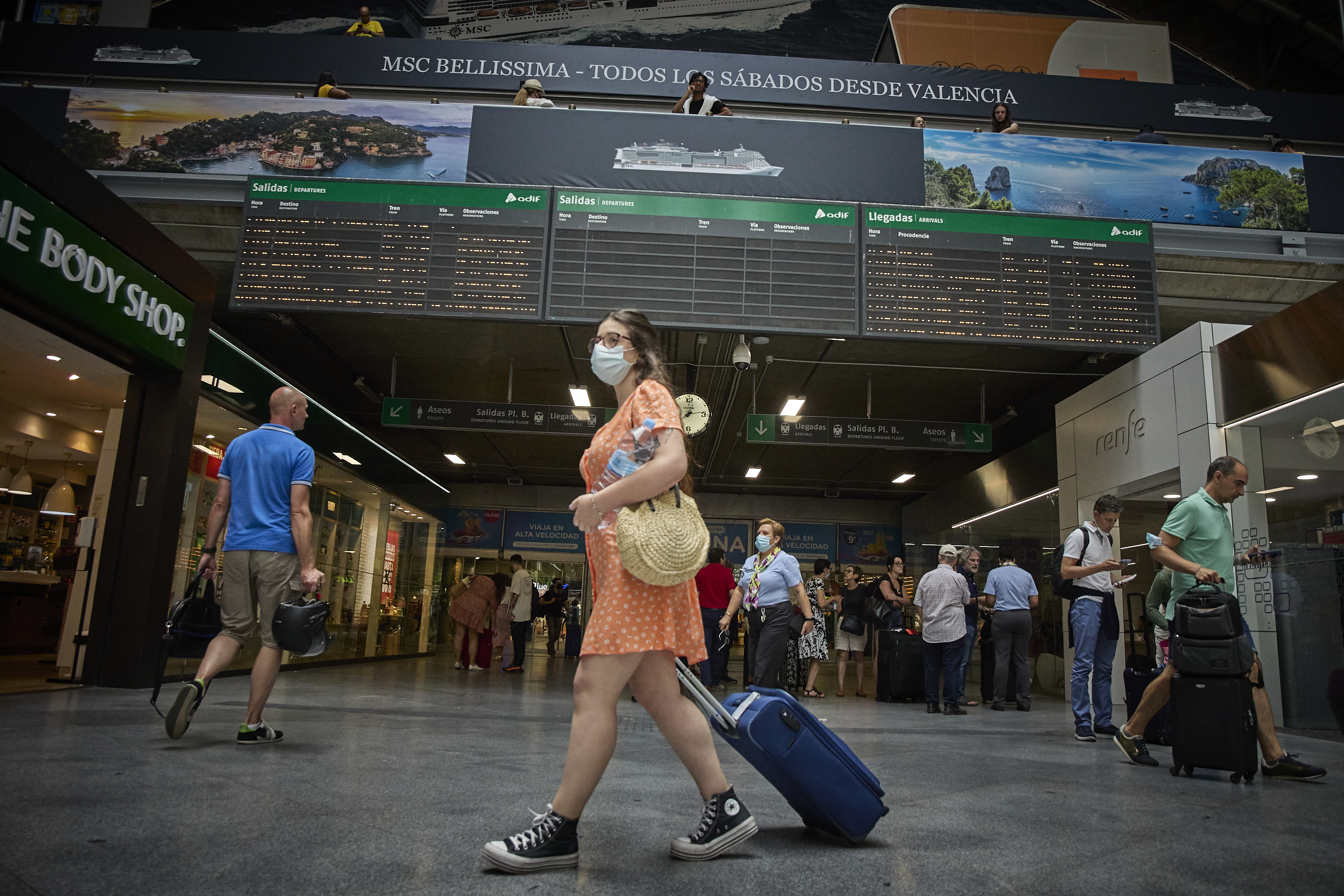 Qué se puede llevar y no en el equipaje de mano? Las políticas Iberia, Vueling... - AS.com