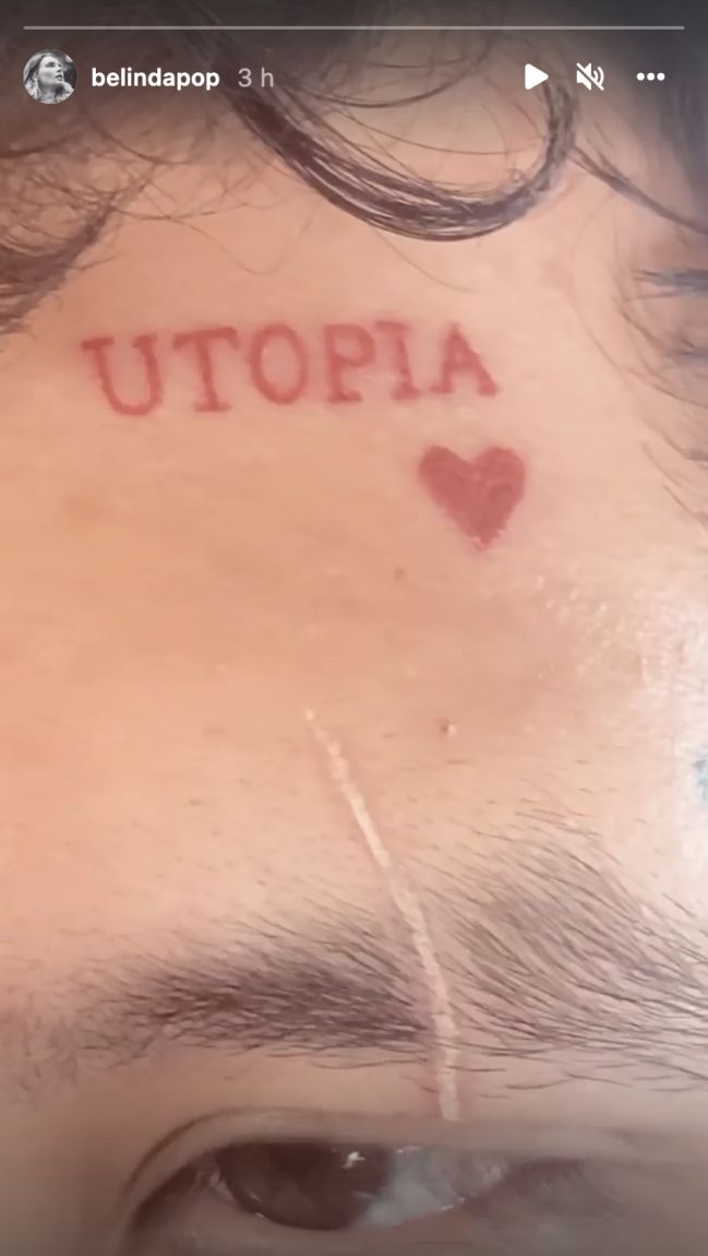 Adiós tatuaje Christian Nodal ya no tiene los ojos de Belinda en su  pecho  Infobae