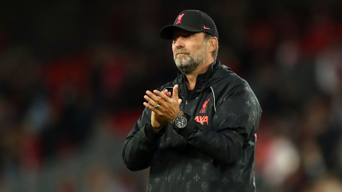 LIVERPOOL, ENGLAND - AUGUST 09: Jurgen Klopp, Manager of Liverpool applauds the fans following victory in the Pre-Season Friendly match between Liverpool and Osasuna at Anfield on August 09, 2021 in Liverpool, England. (Photo by Lewis Storey/Getty Images)