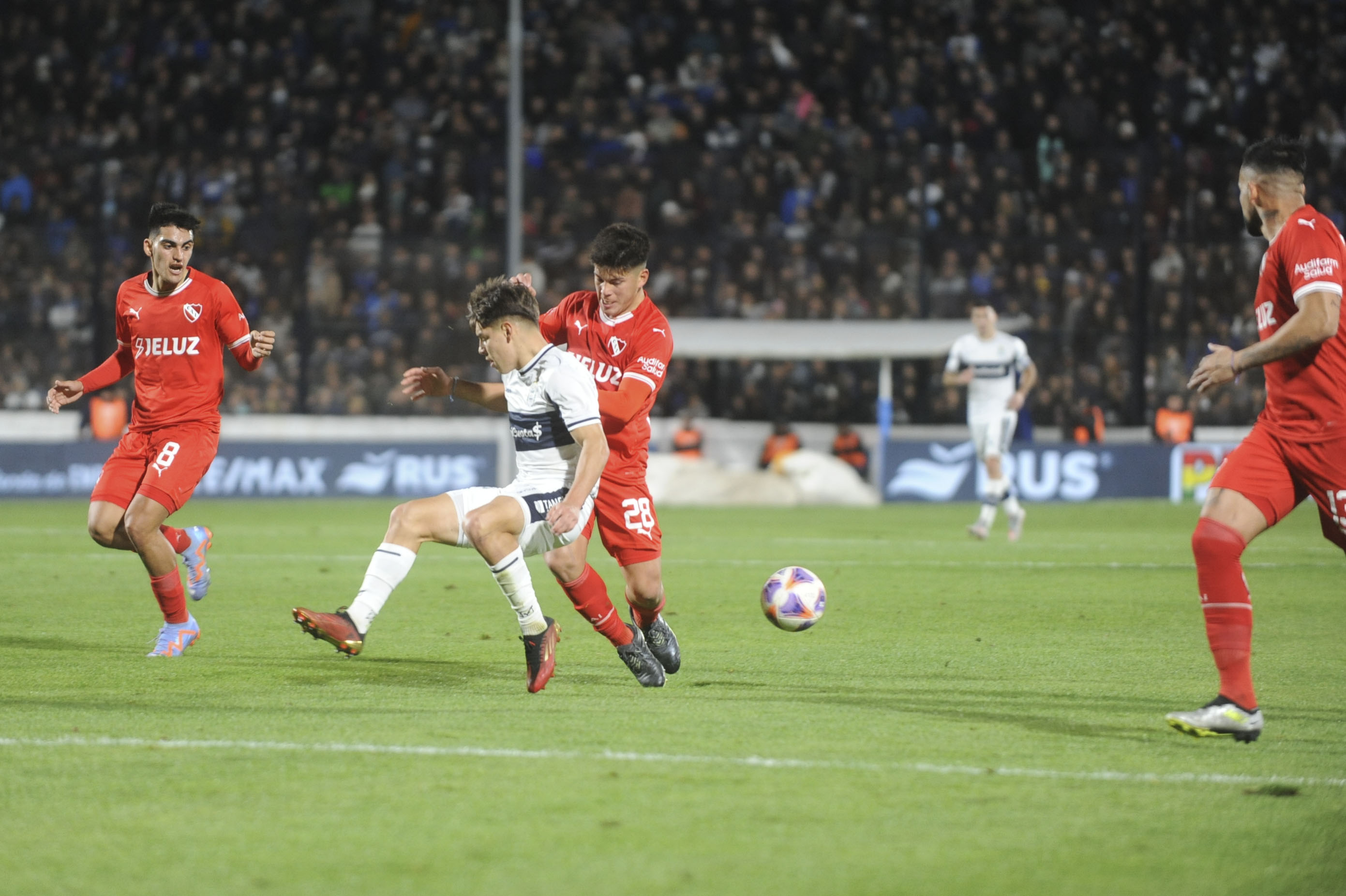 Gimnasia rescata el empate en el final ante Independiente