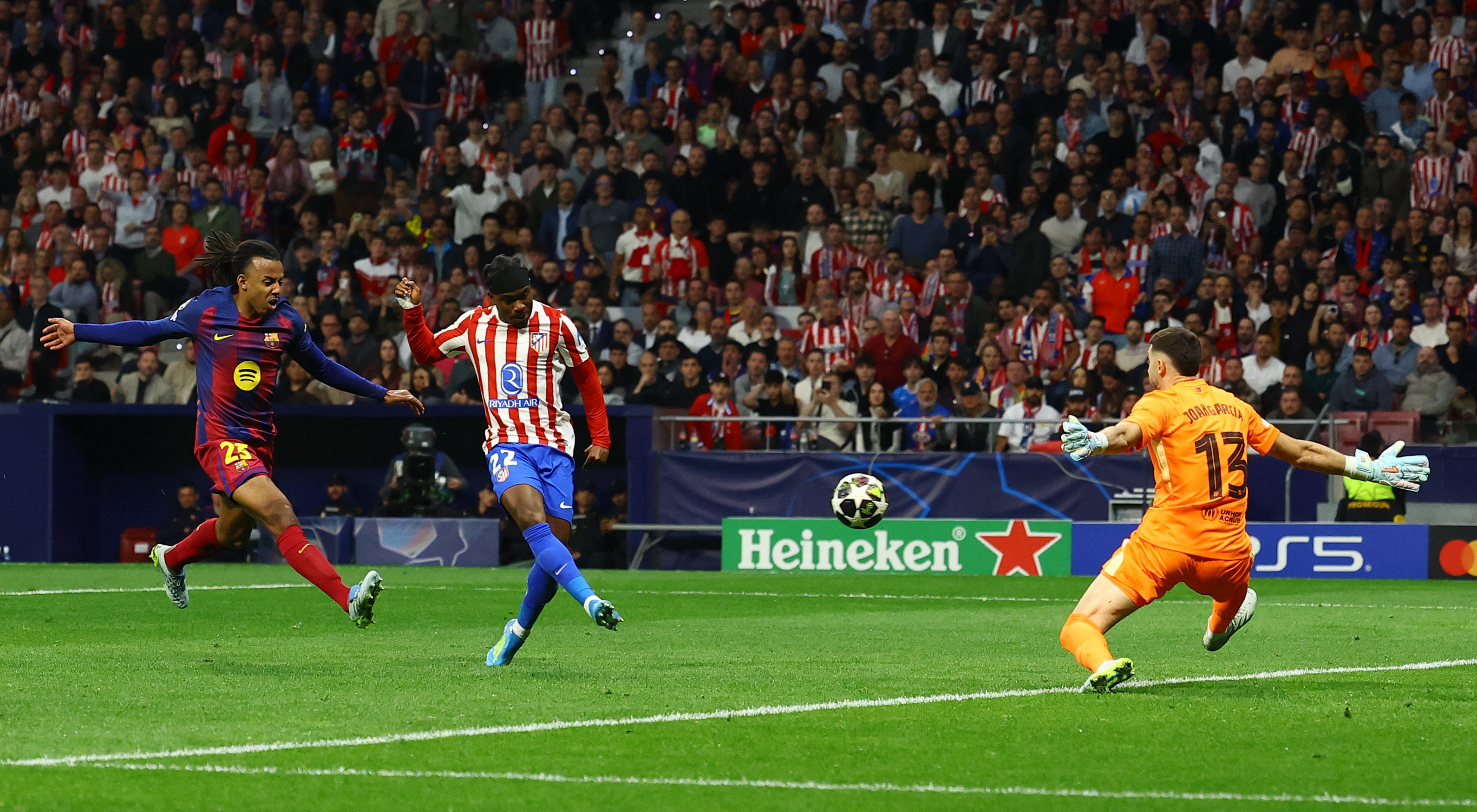 Lookman goal Barcelona