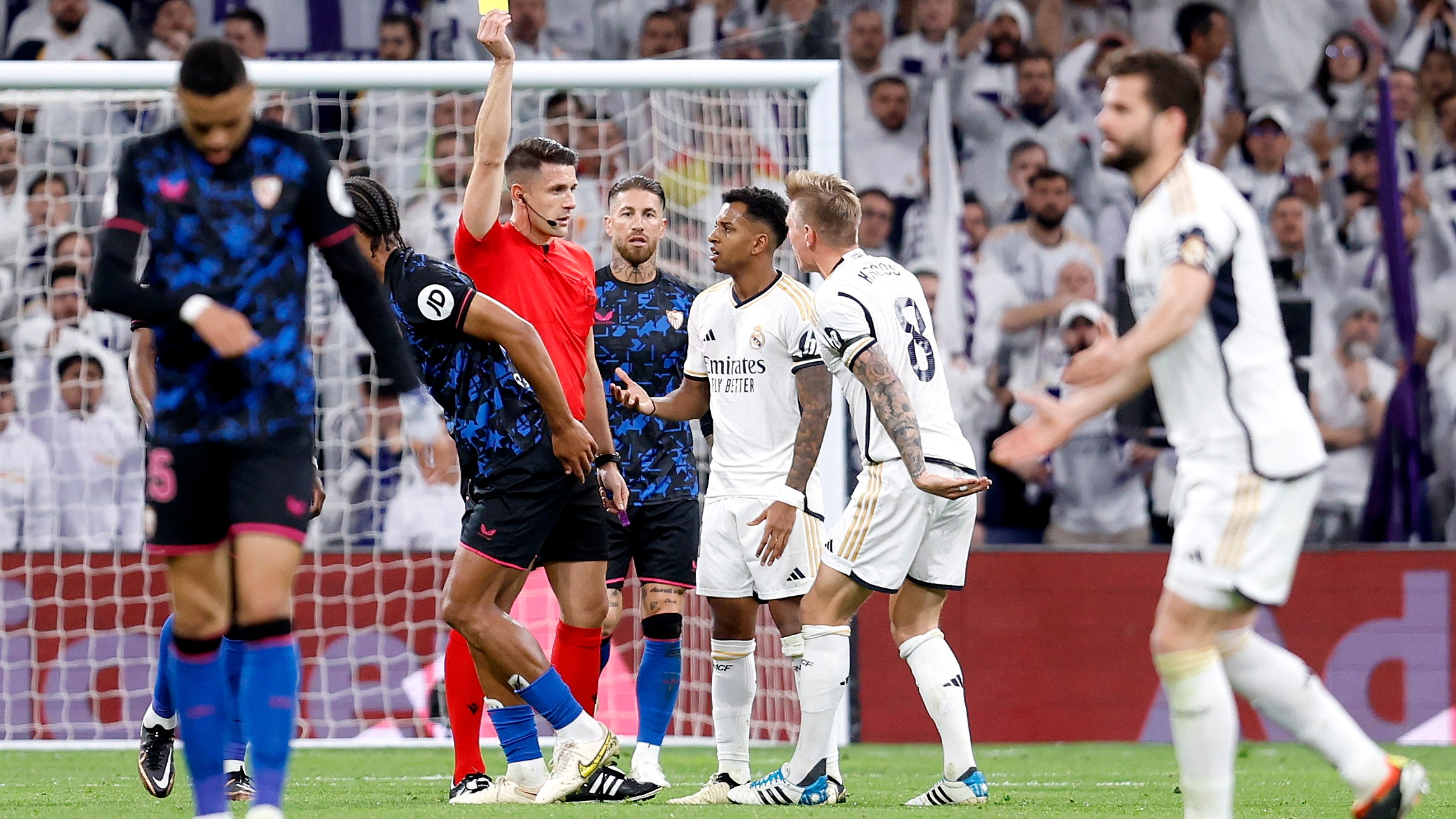 25/02/24 PARTIDO PRIMERA DIVISION
REAL MADRID - SEVILLA
PROTESTAS TONI KROOS DIAZ DE MERA ESCUDEROS ARBITRO TARJETA AMARILLA