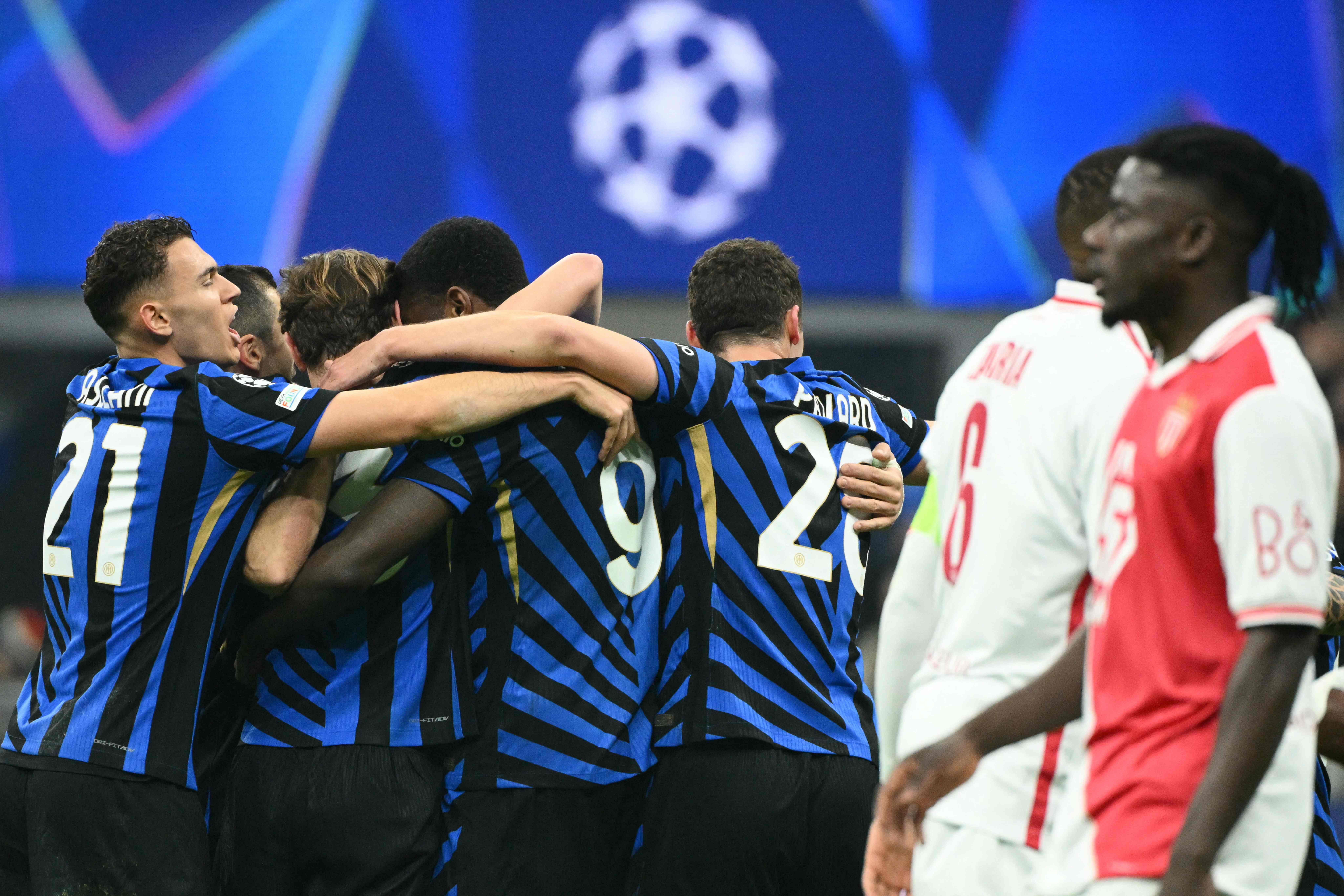 Inter Milan's Argentine forward #10 Lautaro Martinez (hidden) celebrates scoring his team's second goal with teammates during the UEFA Champions League football match between Inter Milan and Monaco at the San Siro stadium in Milan on January 29, 2025. (Photo by Alberto PIZZOLI / AFP)