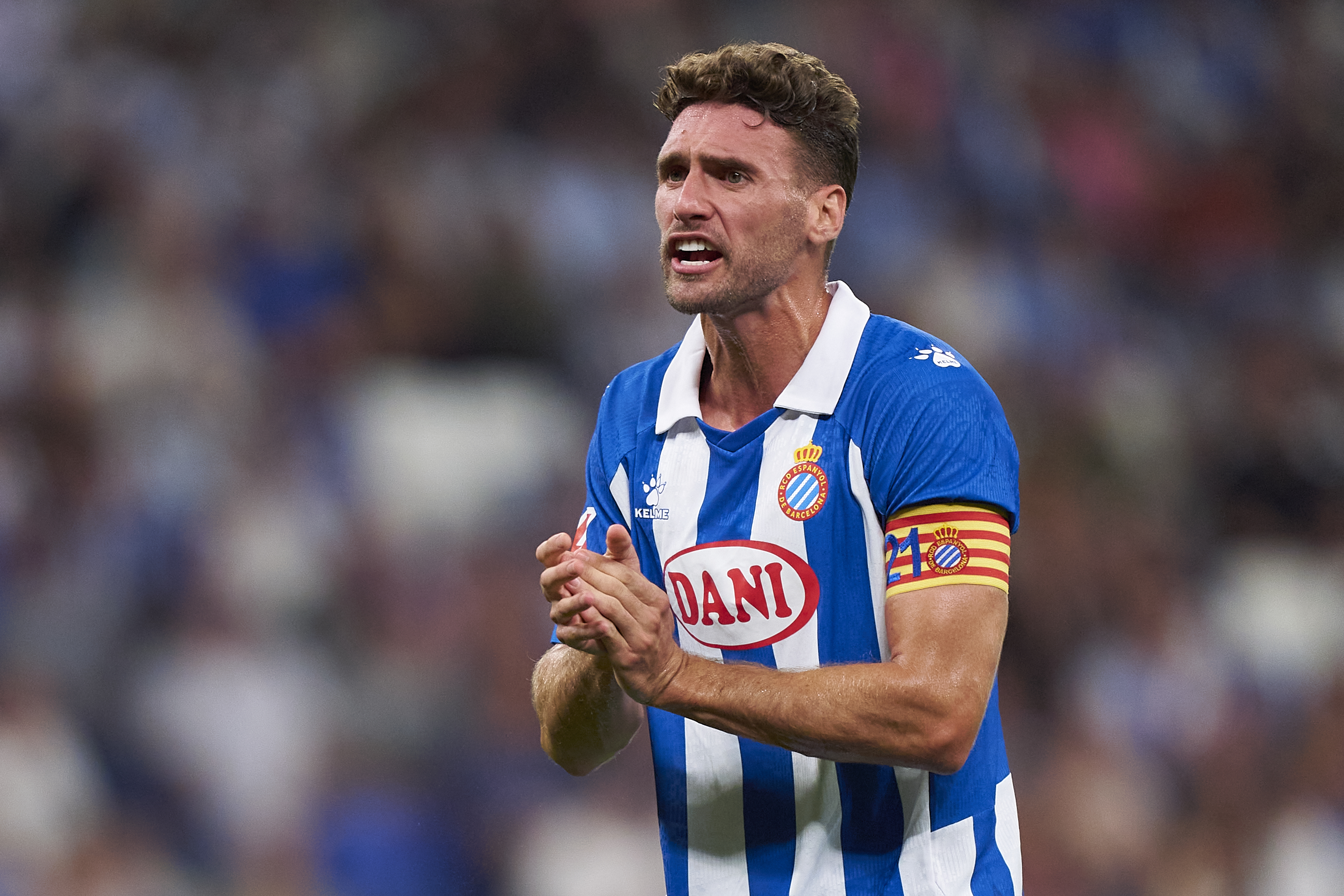 El canterano del Barcelona viste la camiseta del Espanyol desde 2021. Ha jugado más de 100 partidos y 8.000 minutos con el equipo periquito. El segundo capitán es Puado.