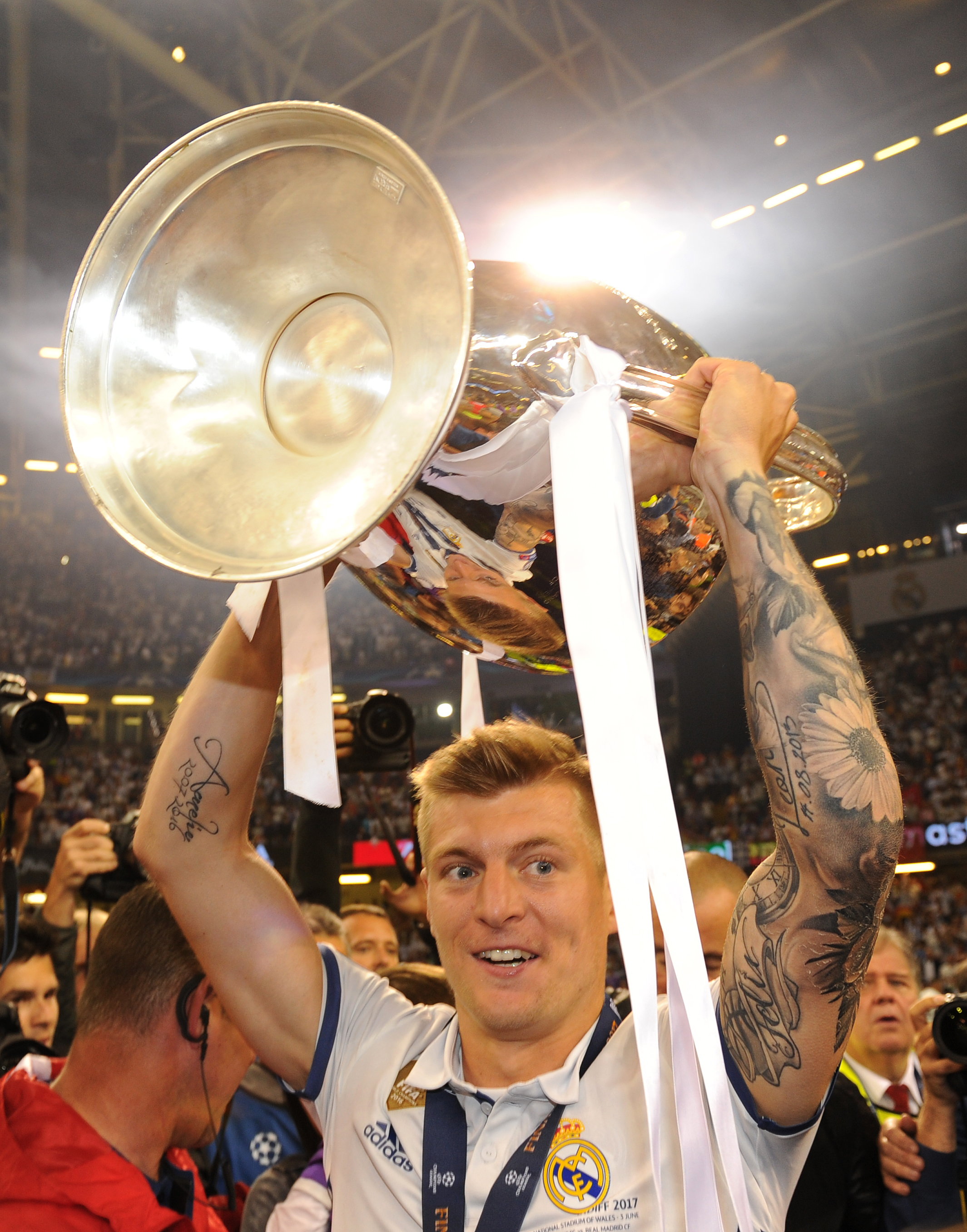 CARDIFF, WALES - JUNE 03: Toni Kroos of Real Madrid holds the Champions League trophy during the UEFA Champions League Final between Juventus and Real Madrid at National Stadium of Wales on June 3, 2017 in Cardiff, Wales. (Photo by Visionhaus/Corbis via Getty Images)
PUBLICADA 28/06/22 NA MA03 1COL