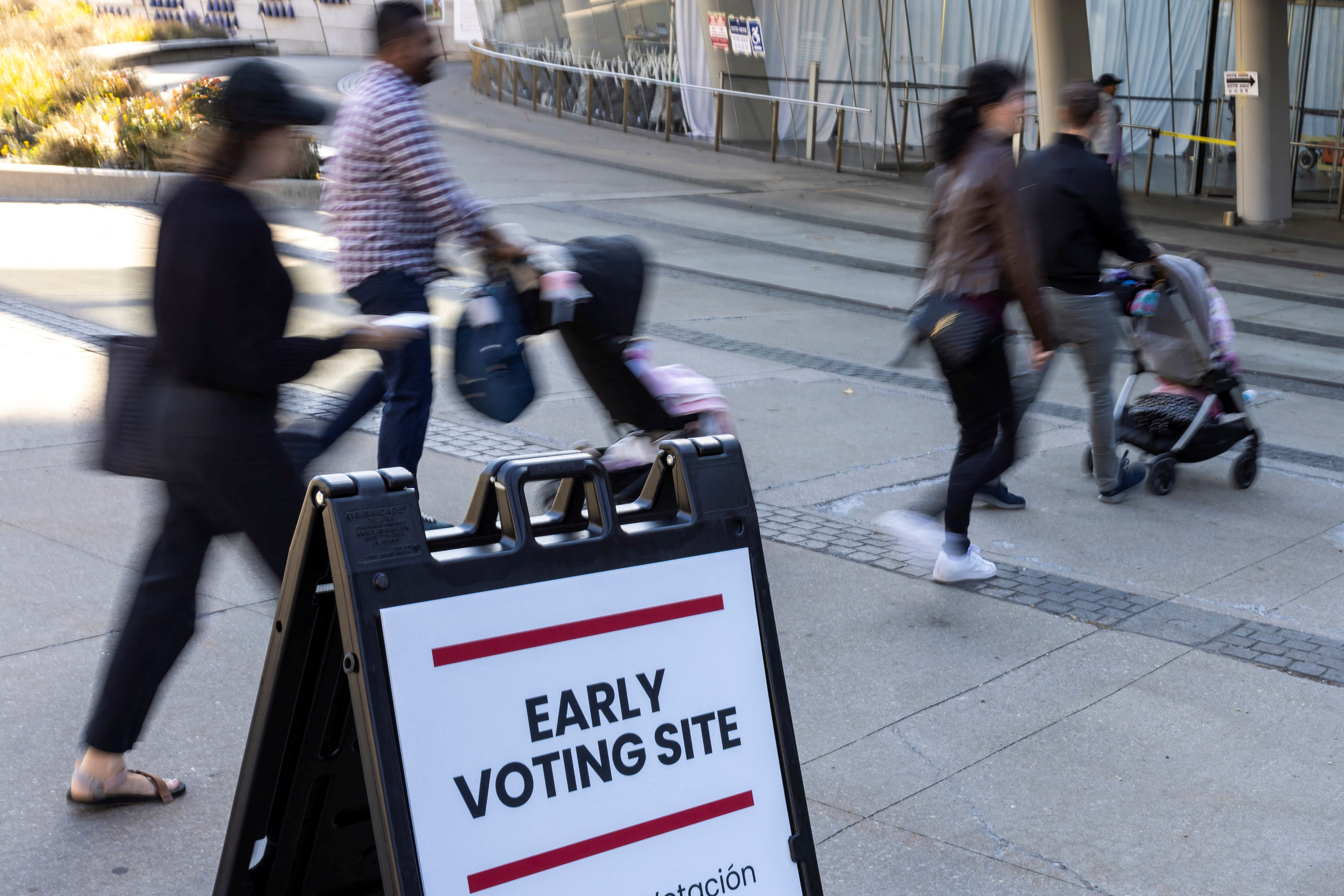 Voters arrive at a polling station during early voting at the Brooklyn Museum in Brooklyn, New York City, U.S., October 26, 2024. REUTERS/Eduardo Munoz