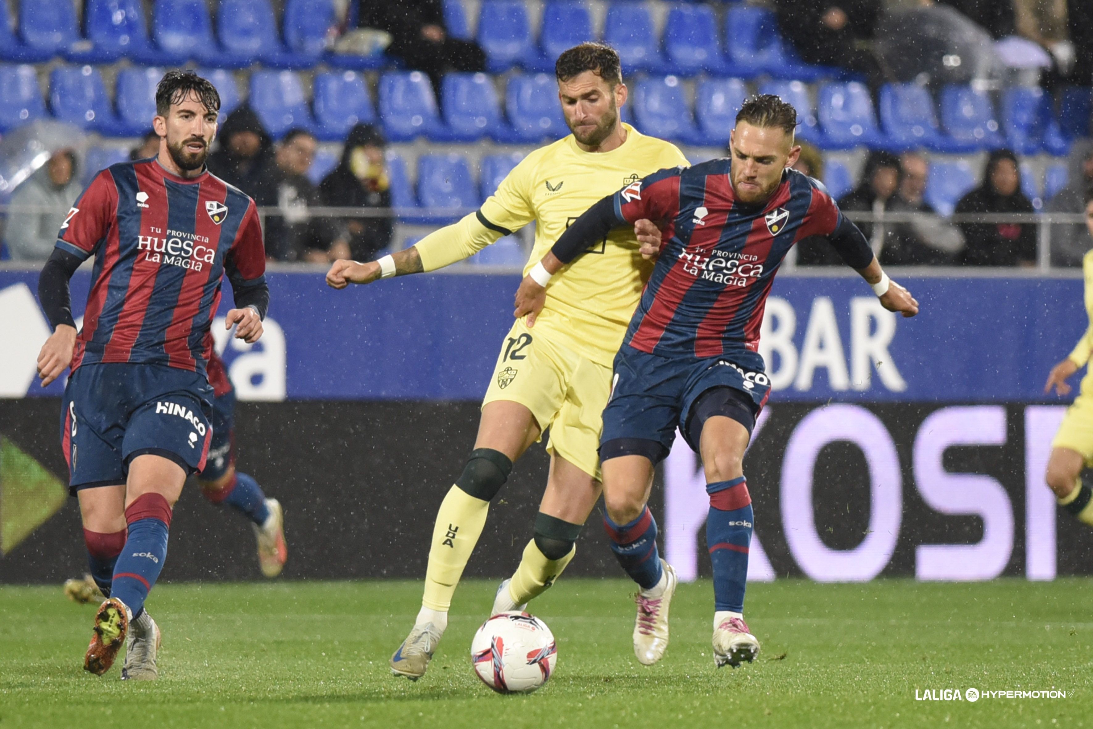 El Huesca frena al Almería