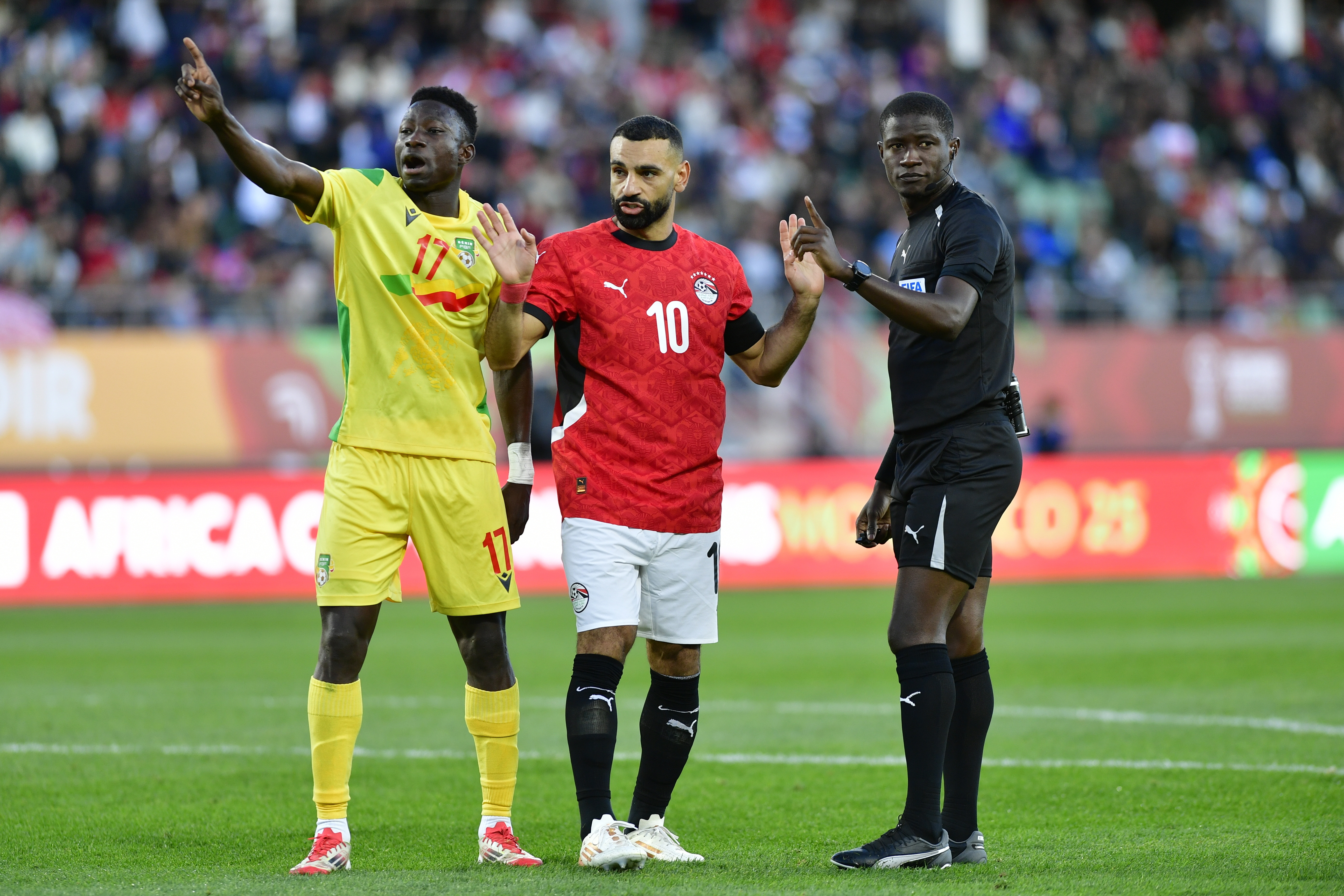 Mohamed Salah y Rodolfo Aloko