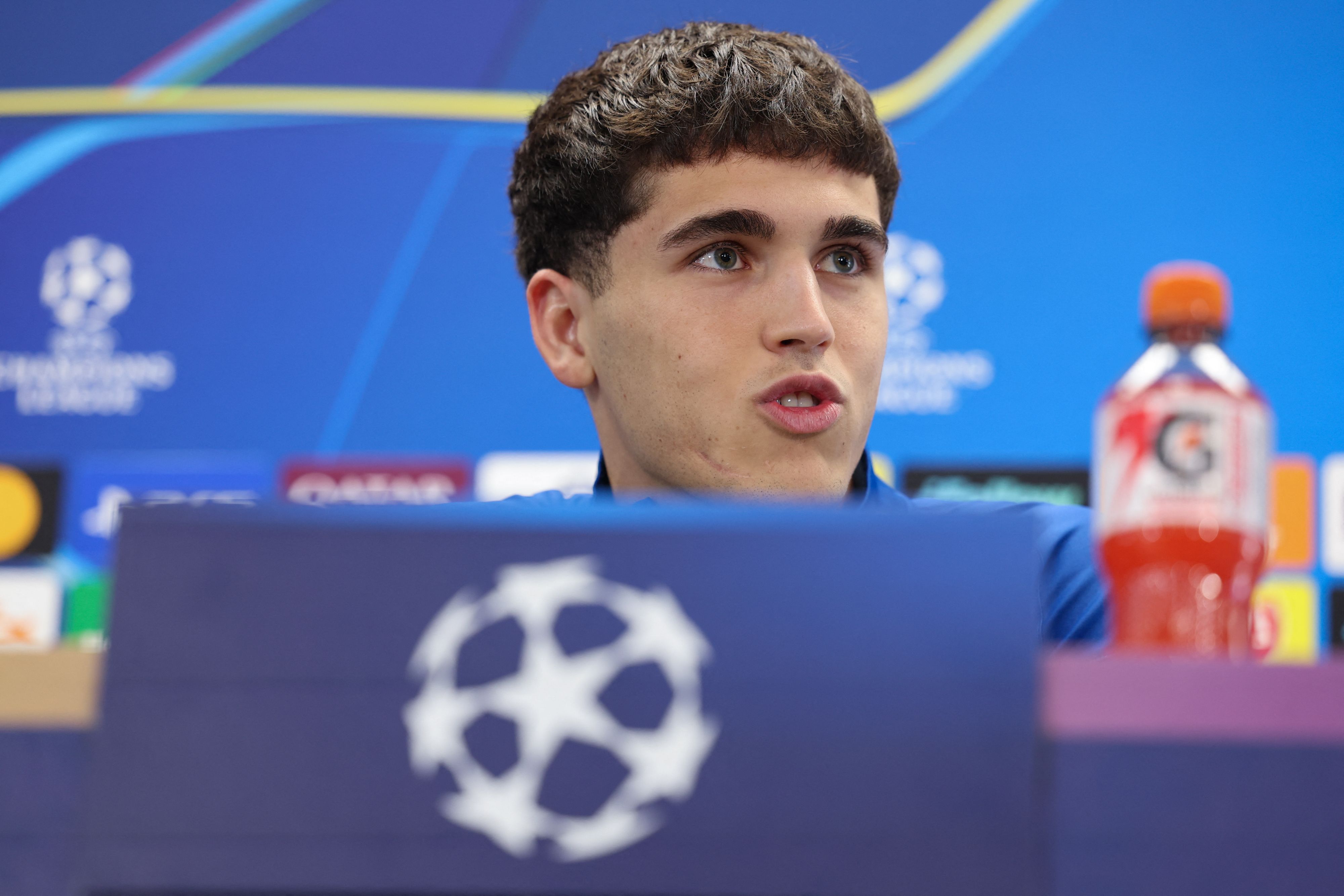 Barcelona�s defender Pau Cubarsi gives a press conference on the eve of their UEFA Champions League last 16 second leg football match against Newcastle United at the Joan Gamper training ground in Sant Joan Despi, near Barcelona, on March 17, 2026. (Photo by Josep LAGO / AFP)