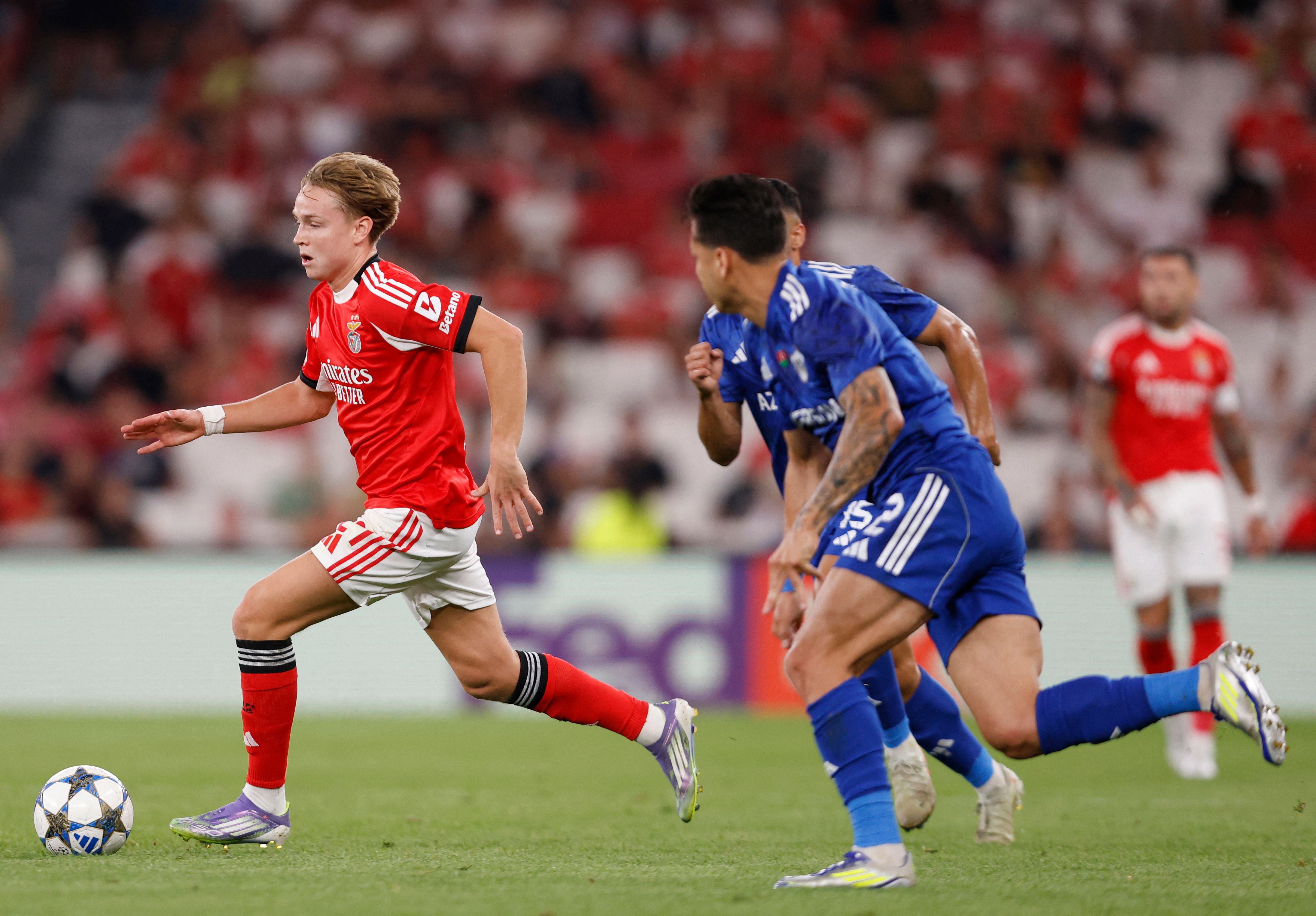 Benfica's Norwegian forward #21 Andreas Schjelderup (L) and Garabagh's Brazilian defender #02 Matheus de Barros da Silva fight for the ball during the UEFA Champions League first round day 1 football match between SL Benfica and Garabagh at the Luz stadium in Lisbon on September 16, 2025. (Photo by FILIPE AMORIM / AFP)