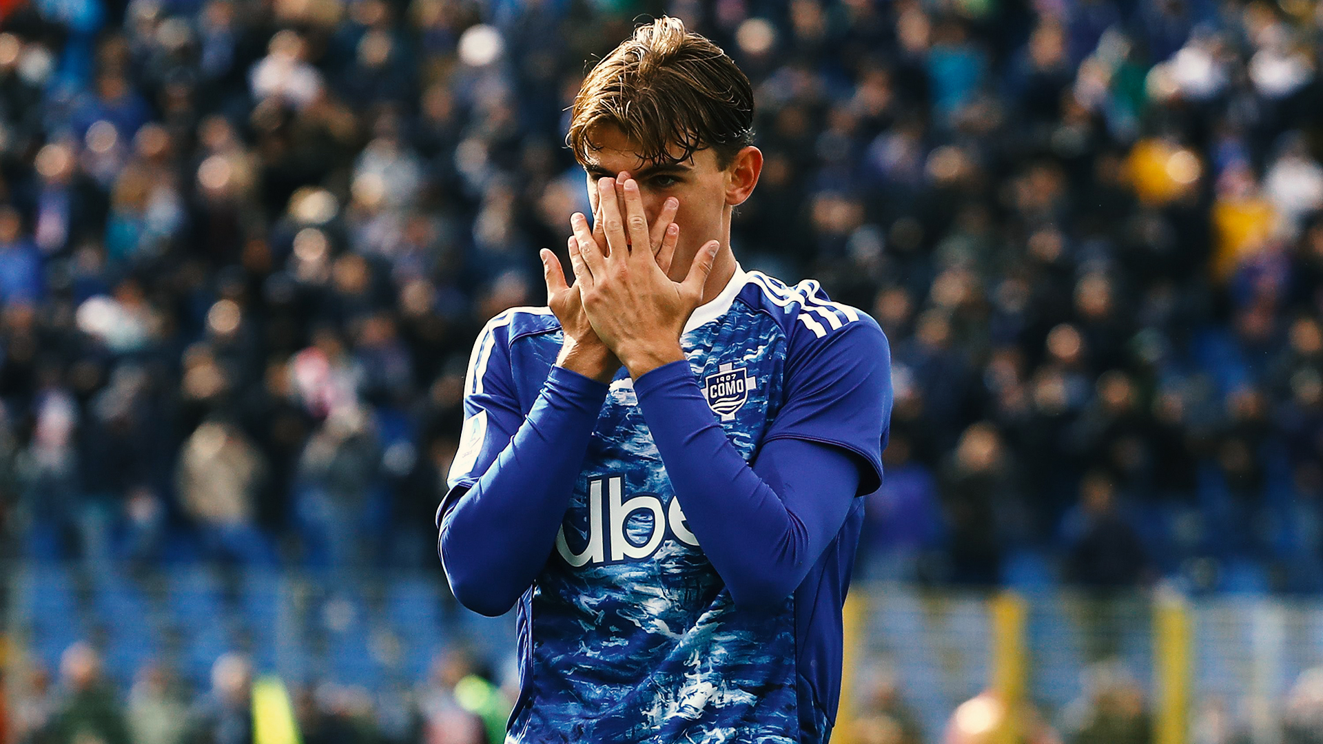 El jugador del club italiano con doble nacionalidad argentina-española e formó y jugó en las categorías inferiores y el primer equipo del Real Madrid. Es internacional con la Selección de fútbol de Argentina, con la que debutó en las Eliminatorias. Actualemente tiene un valor de mercado de 55 millones de euros.