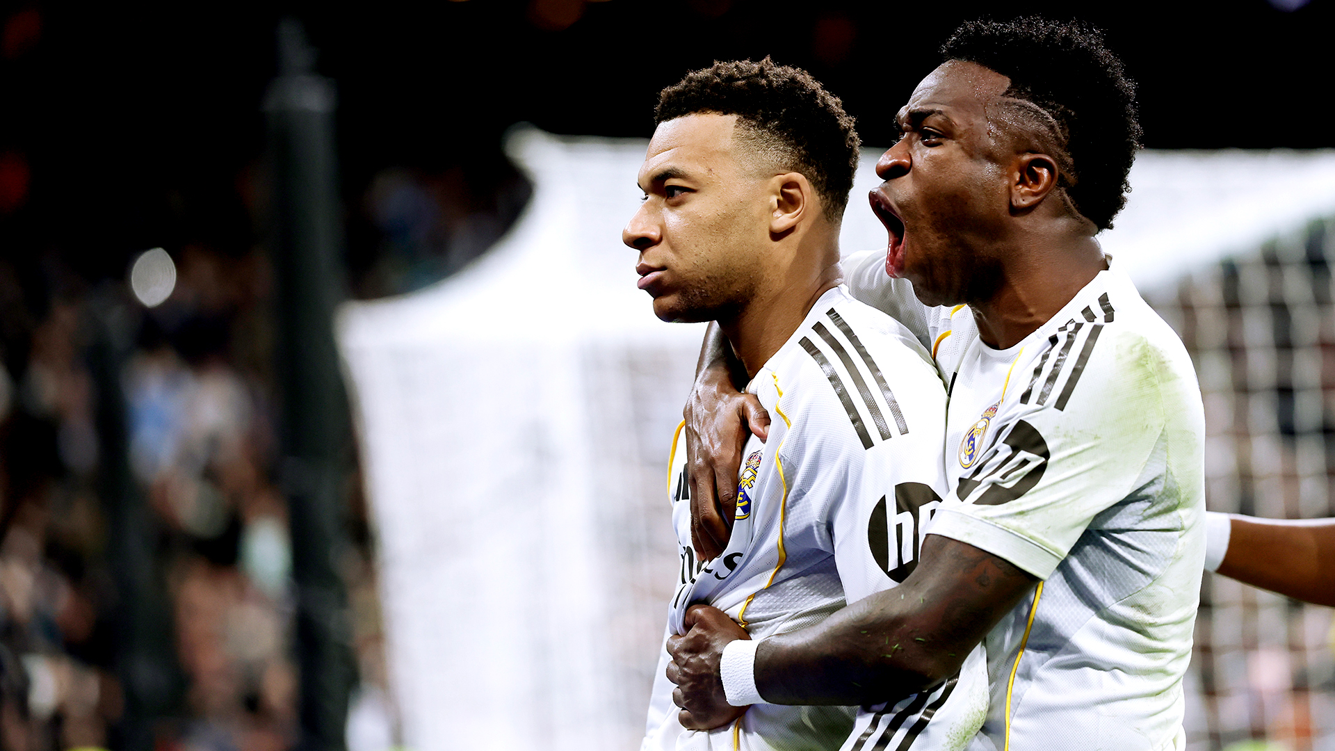 Mbappé y Vinicius celebran el 2-1 del encuentro tras el gol del francés de penalti.