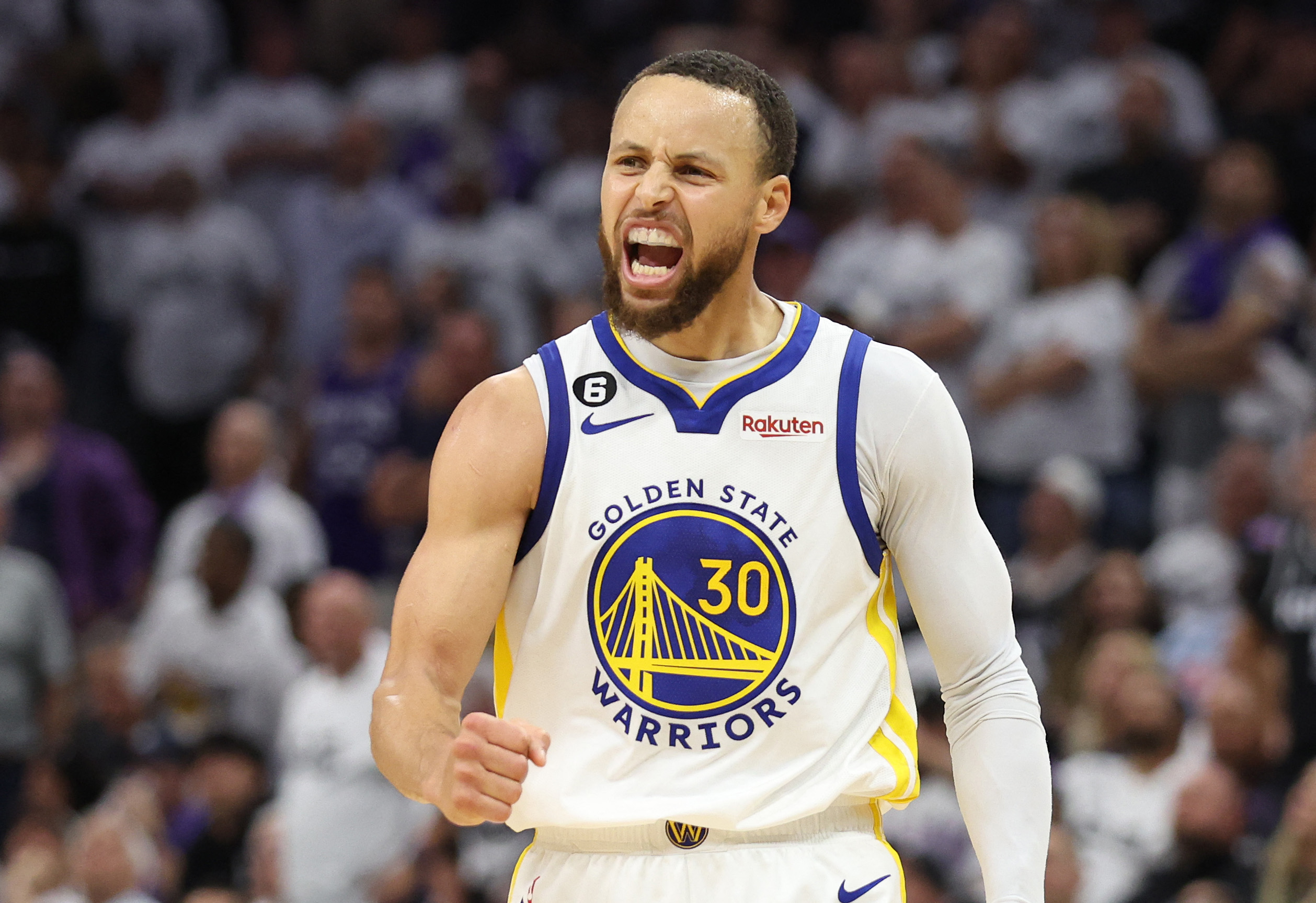 Curry mete 50 para salvar a los Warriors y apuntar a los Lakers