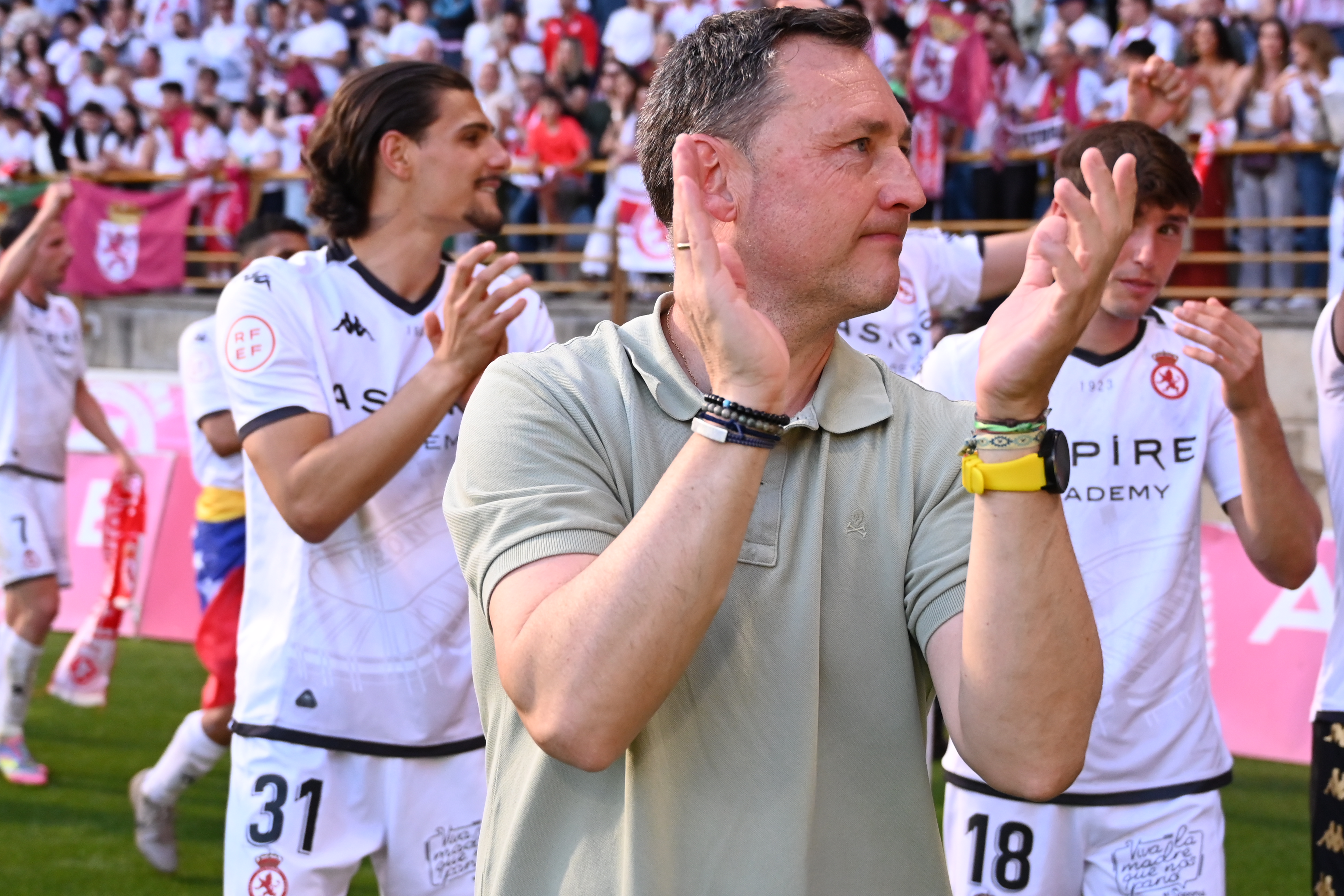 El triple reto de Llona