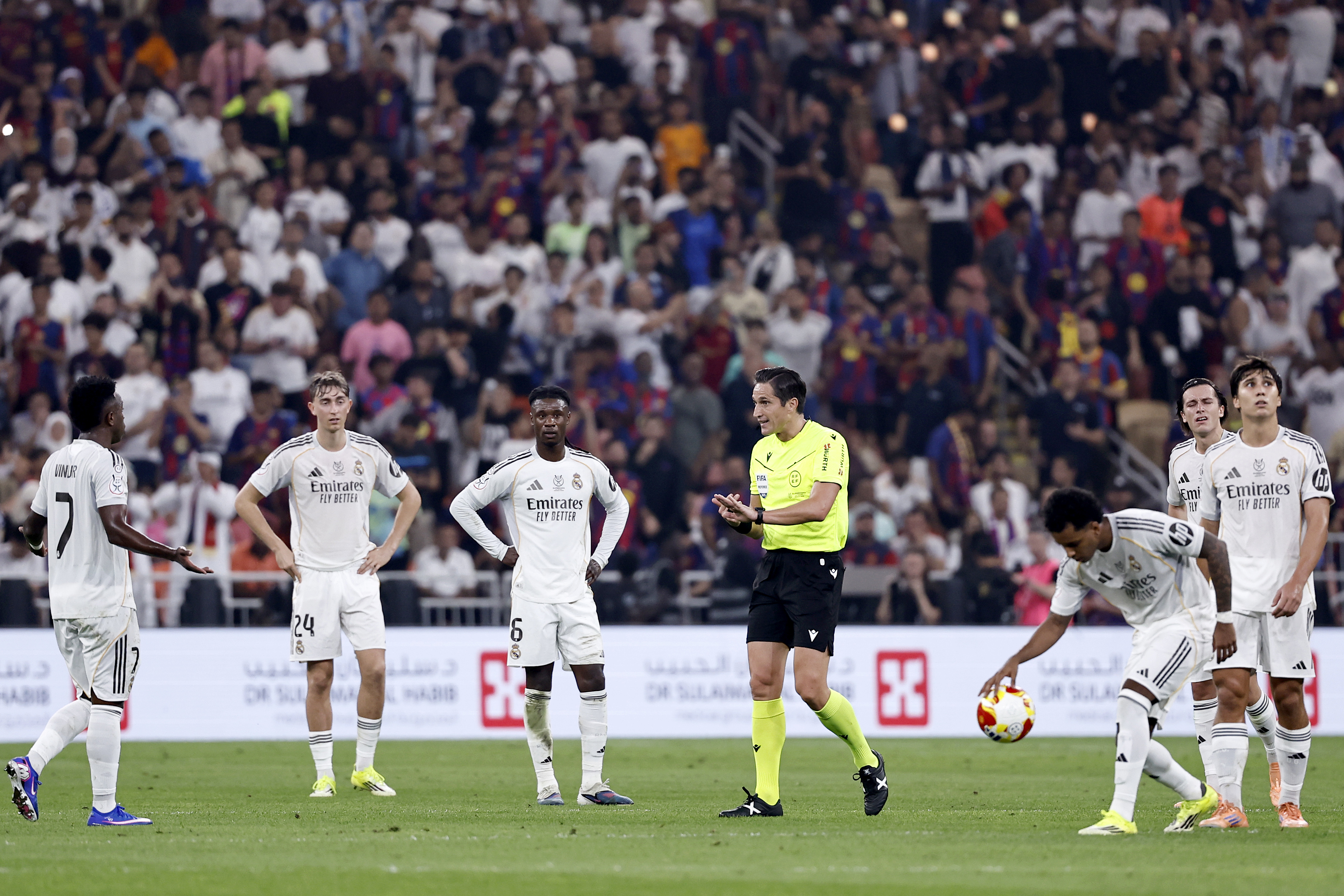 11/01/26 SUPERCOPA DE ESPAÑA 2026 JEDDAH
PARTIDO FINAL BARCELONA - REAL MADRID
GOL 2-1
TRISTEZA VINICIUS JR DEAN HUIJSEN EDUARDO CAMAVINGA RODRYGO GOES GONZALO GARCIA ALVARO CARRERAS
JOSE LUIS MUNUERA MONTERO ARBITRO