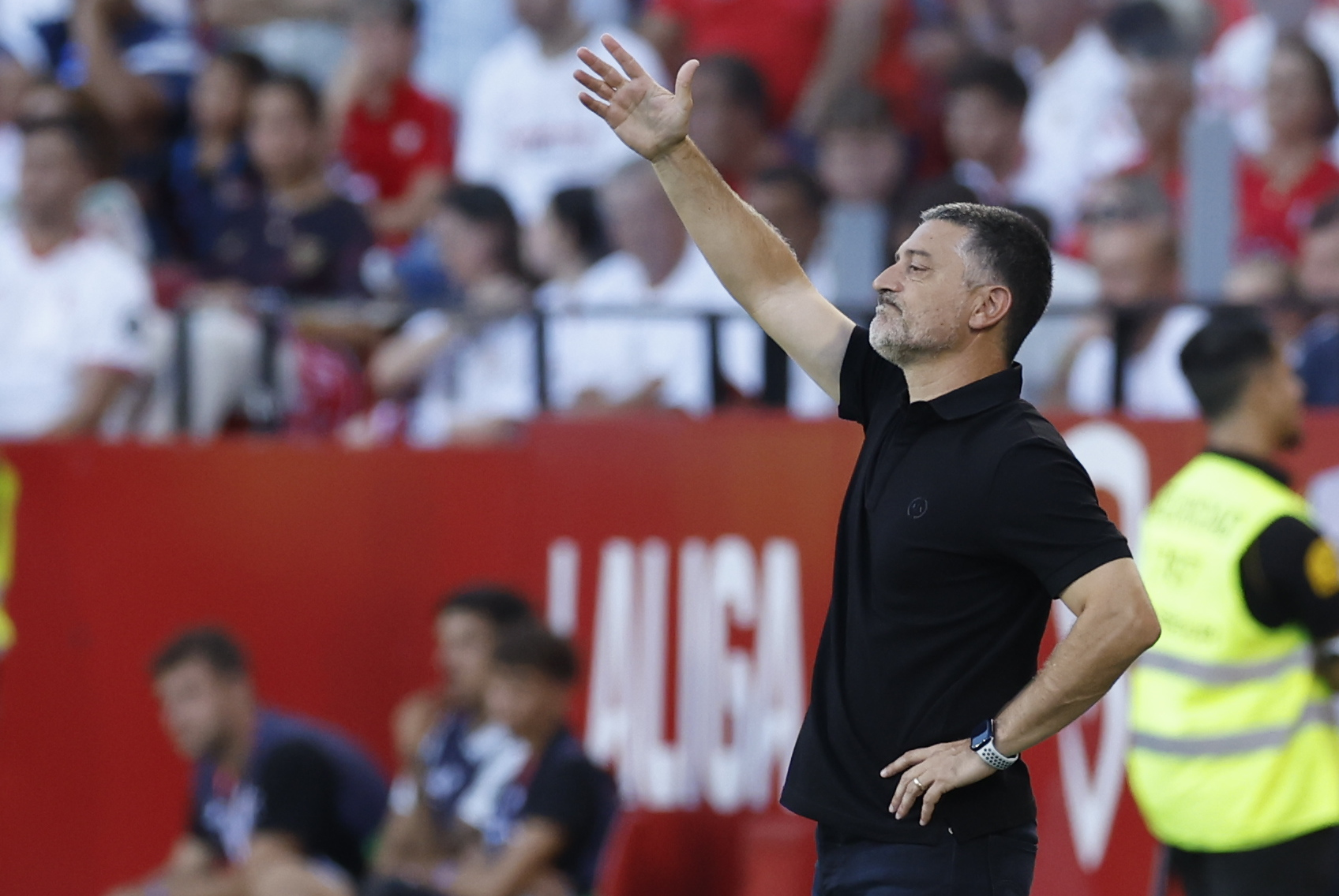 SEVILLA, 01/09/2024.- El entrenador del Sevilla García Pimienta durante el partido de la cuarta jornada de LaLiga que Sevilla FC y Girona FC disputan hoy domingo en el estadio Ramón Sánchez-Pizjuán. EFE/Julio Muñoz
