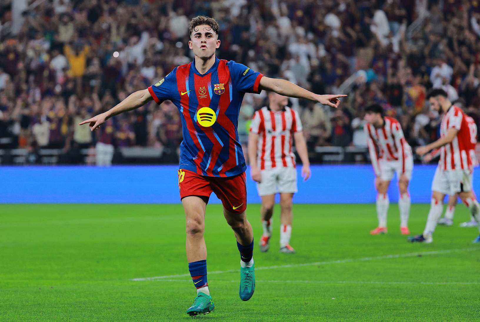 Fermín López celebra el segundo gol.