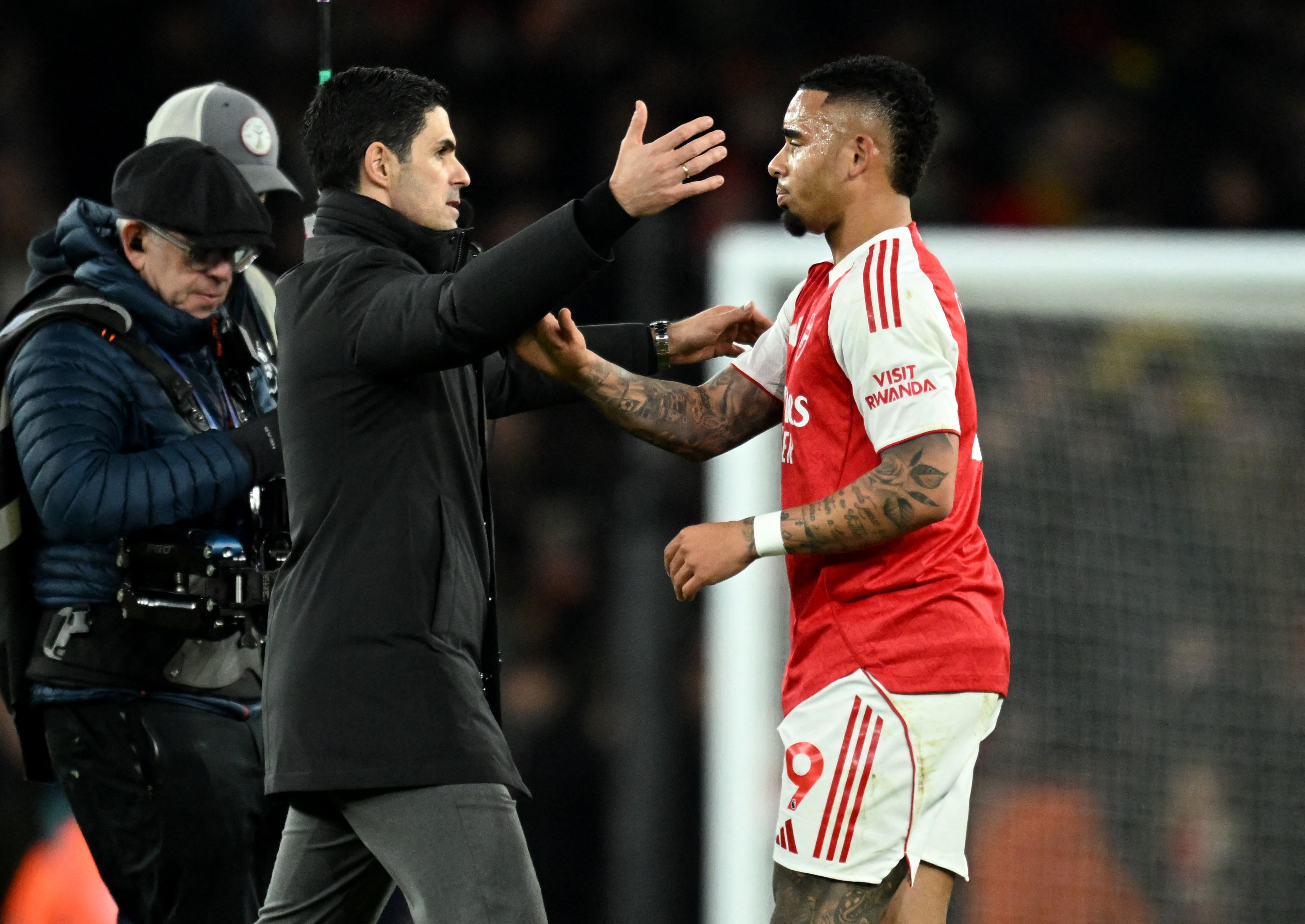 Soccer Football - Premier League - Arsenal v Wolverhampton Wanderers - Emirates Stadium, London, Britain - December 13, 2025 Arsenal manager Mikel Arteta and Gabriel Jesus celebrate after the match REUTERS/Dylan Martinez EDITORIAL USE ONLY. NO USE WITH UNAUTHORIZED AUDIO, VIDEO, DATA, FIXTURE LISTS, CLUB/LEAGUE LOGOS OR 'LIVE' SERVICES. ONLINE IN-MATCH USE LIMITED TO 120 IMAGES, NO VIDEO EMULATION. NO USE IN BETTING, GAMES OR SINGLE CLUB/LEAGUE/PLAYER PUBLICATIONS. PLEASE CONTACT YOUR ACCOUNT REPRESENTATIVE FOR FURTHER DETAILS..