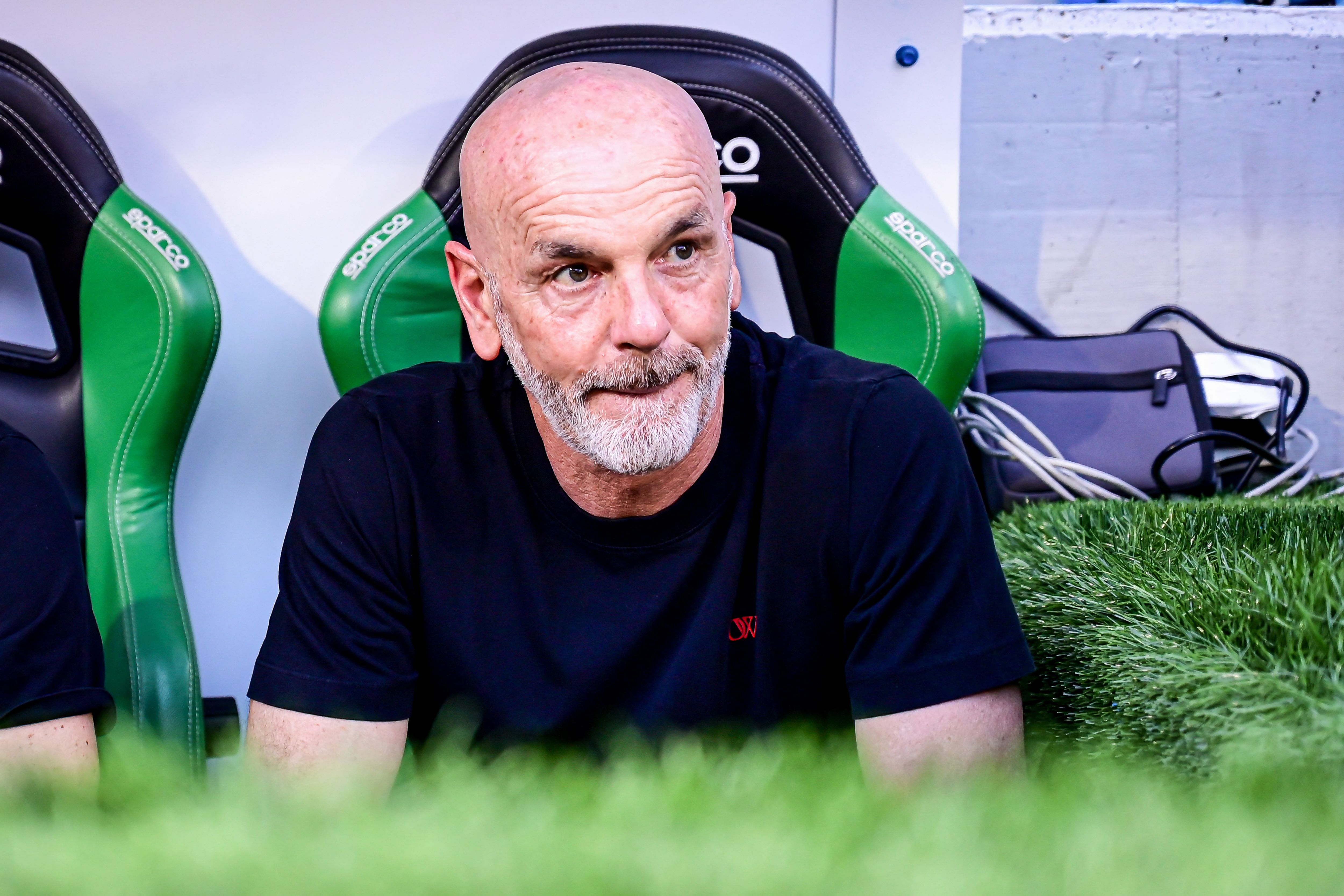 AC Milan's Italian coach Stefano Pioli watches the Italian Serie A football match between Unione Sportiva Sassuolo and AC Milan at the Mapei Stadium in Reggio Emilia, on April 14, 2024. (Photo by Piero CRUCIATTI / AFP)