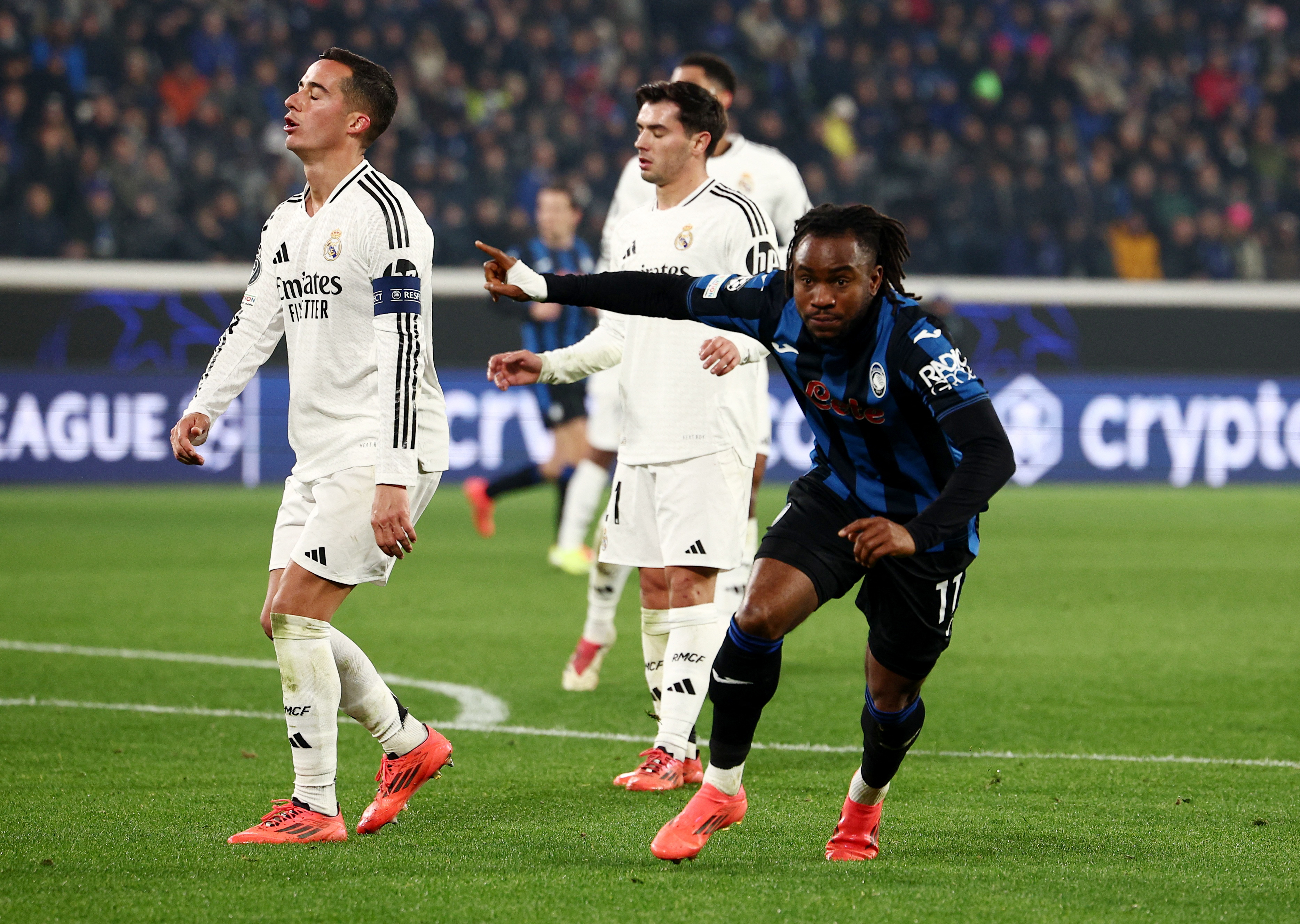 Soccer Football - Champions League - Atalanta v Real Madrid - Gewiss Stadium, Bergamo, Italy - December 10, 2024 Atalanta's Ademola Lookman celebrates scoring their second goal REUTERS/Guglielmo Mangiapane