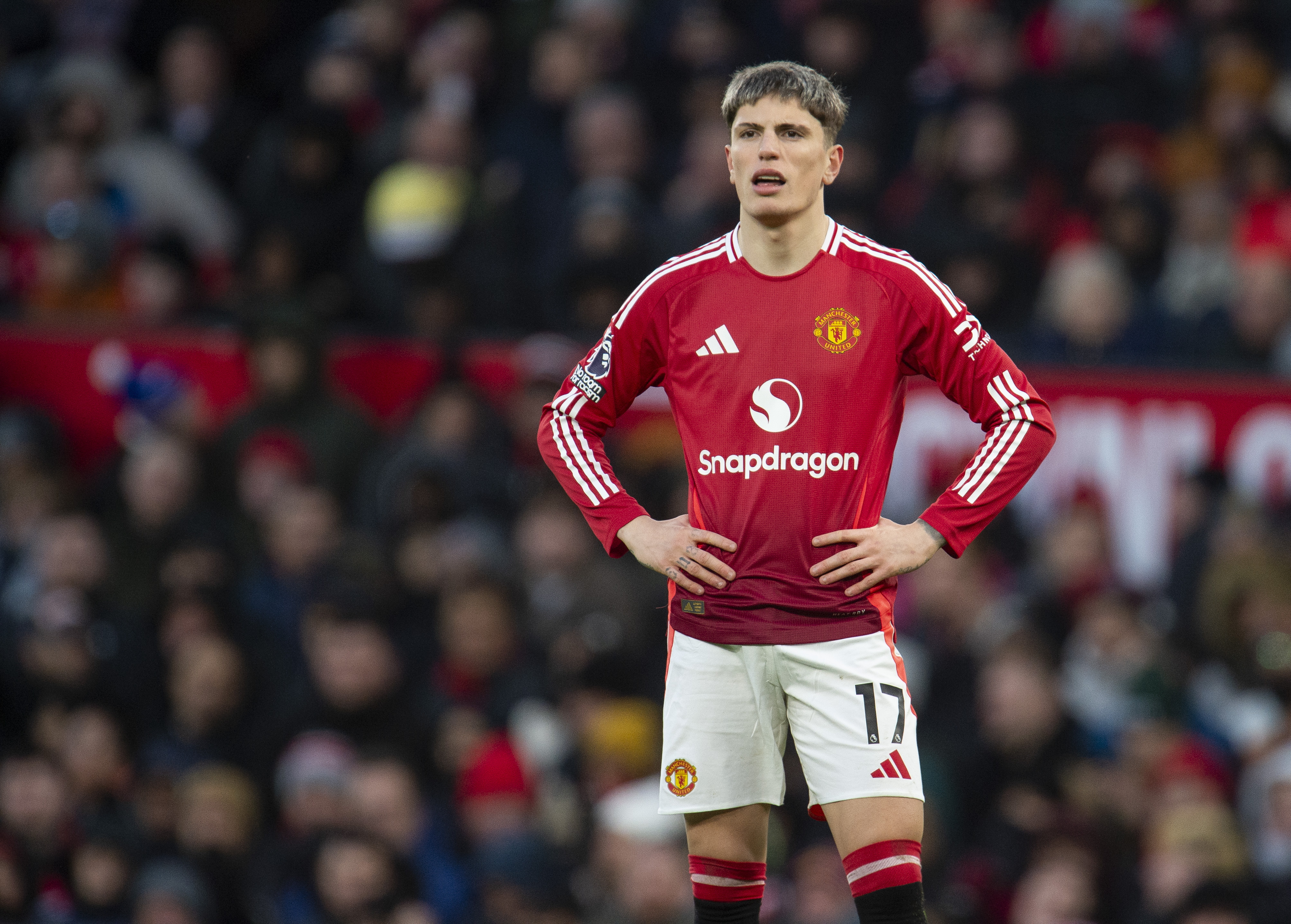 Manchester (United Kingdom), 22/12/2024.- Alejandro Garnacho of Manchester United looks on during the English Premier League soccer match between Manchester United and AFC Bournemouth, in Manchester, Britain, 22 December 2024. (Reino Unido) EFE/EPA/PETER POWELL EDITORIAL USE ONLY. No use with unauthorized audio, video, data, fixture lists, club/league logos, 'live' services or NFTs. Online in-match use limited to 120 images, no video emulation. No use in betting, games or single club/league/player publications.
