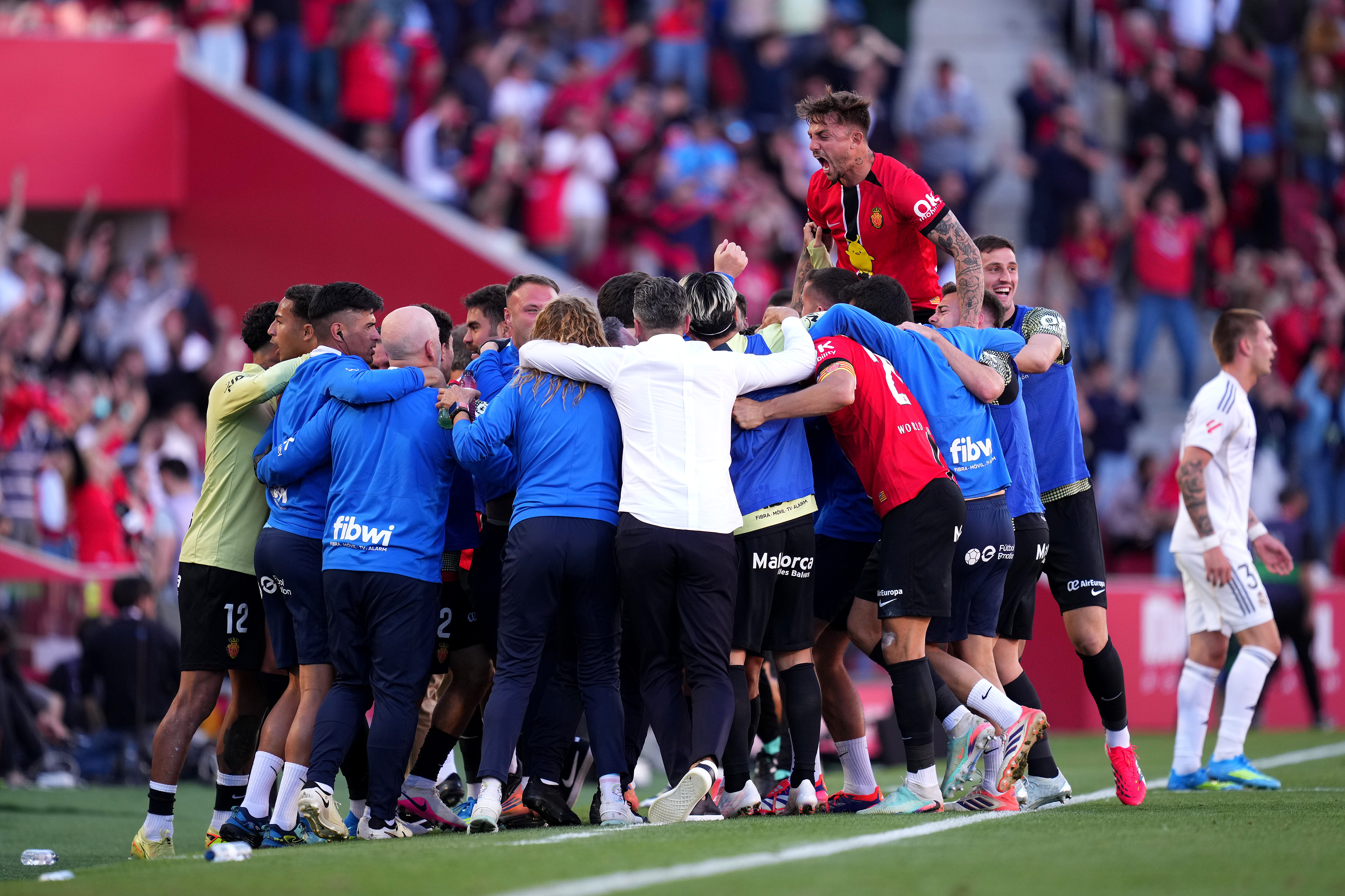 El Mallorca, que parecía dejar escapar el triunfo, vuelve a salir del descenso. Y, como no podía ser de otra forma, de la mano de Muriqi. Su Pirata recibió un balón dentro del área y la mandó a guardar con un violento zapatazo. Rompe a llorar el kosovar después de duras semanas para él.