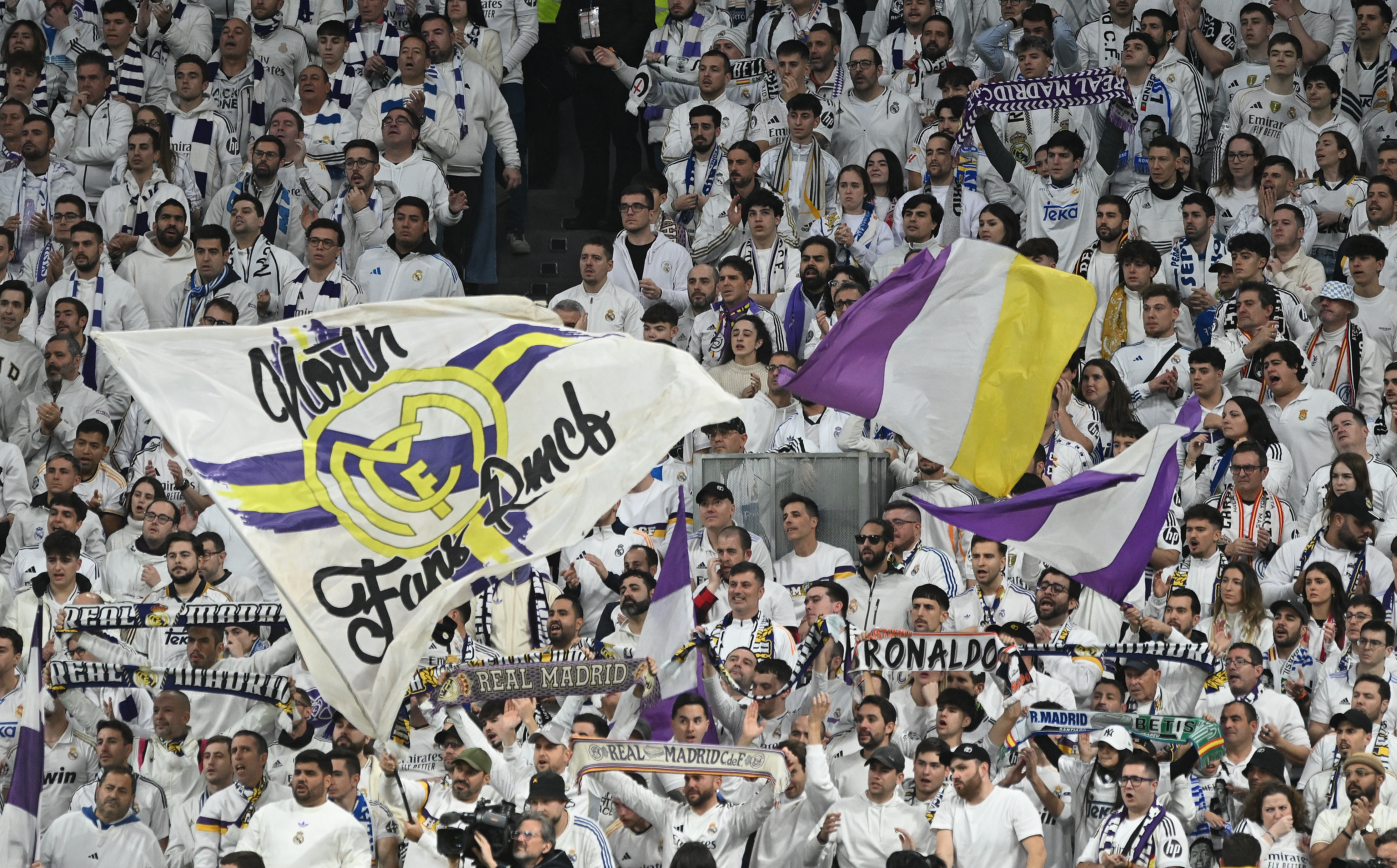 MADRID, SPAIN - JANUARY 04: Real Madrid fans show their support during the LaLiga EA Sports match between Real Madrid CF and Real Betis Balompie at Estadio Santiago Bernabeu on January 04, 2026 in Madrid, Spain. (Photo by Denis Doyle/Getty Images)