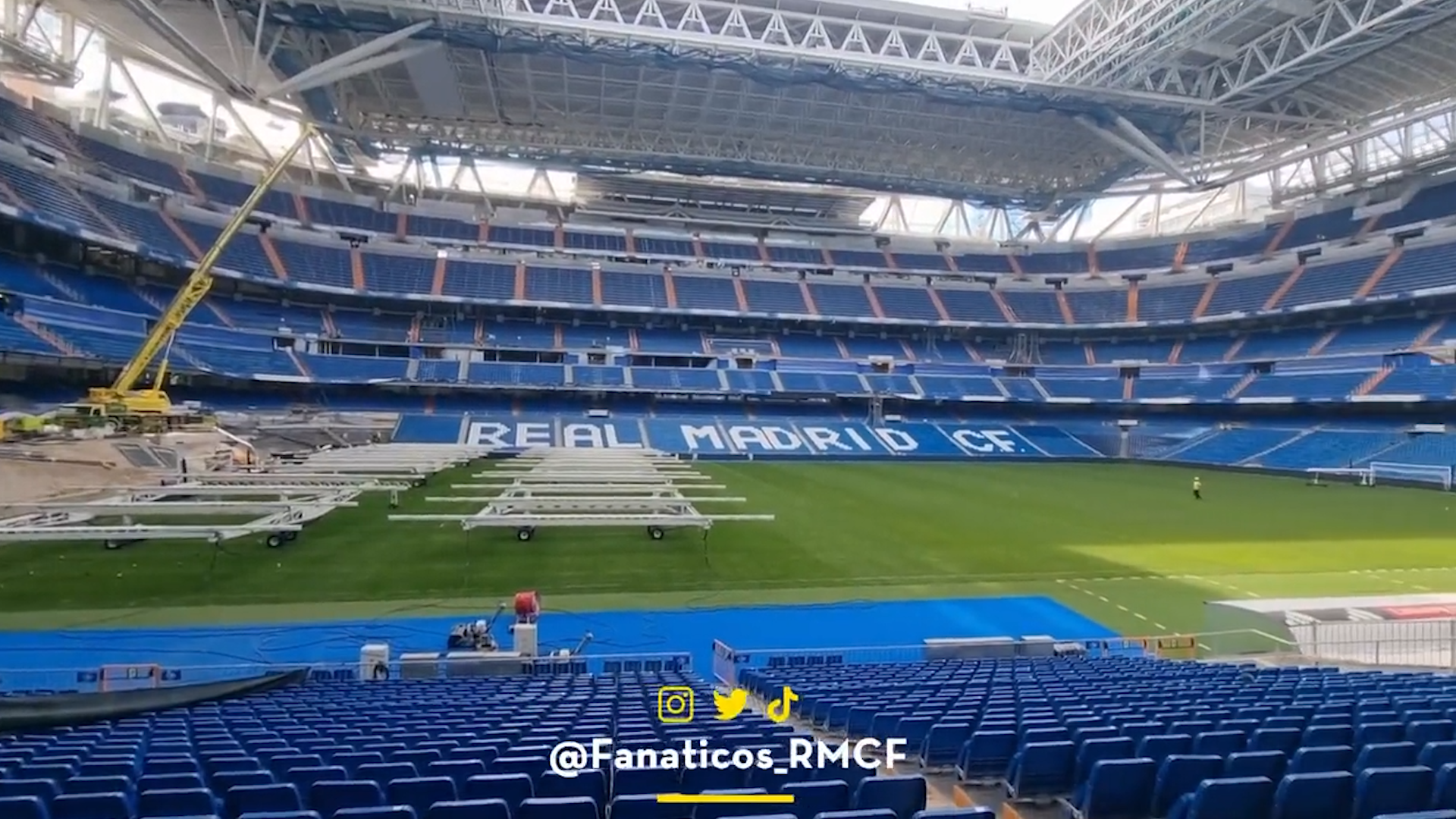 Otro de sus nuevos lujos ya se está instalando en el Bernabéu: el nuevo anillo LED