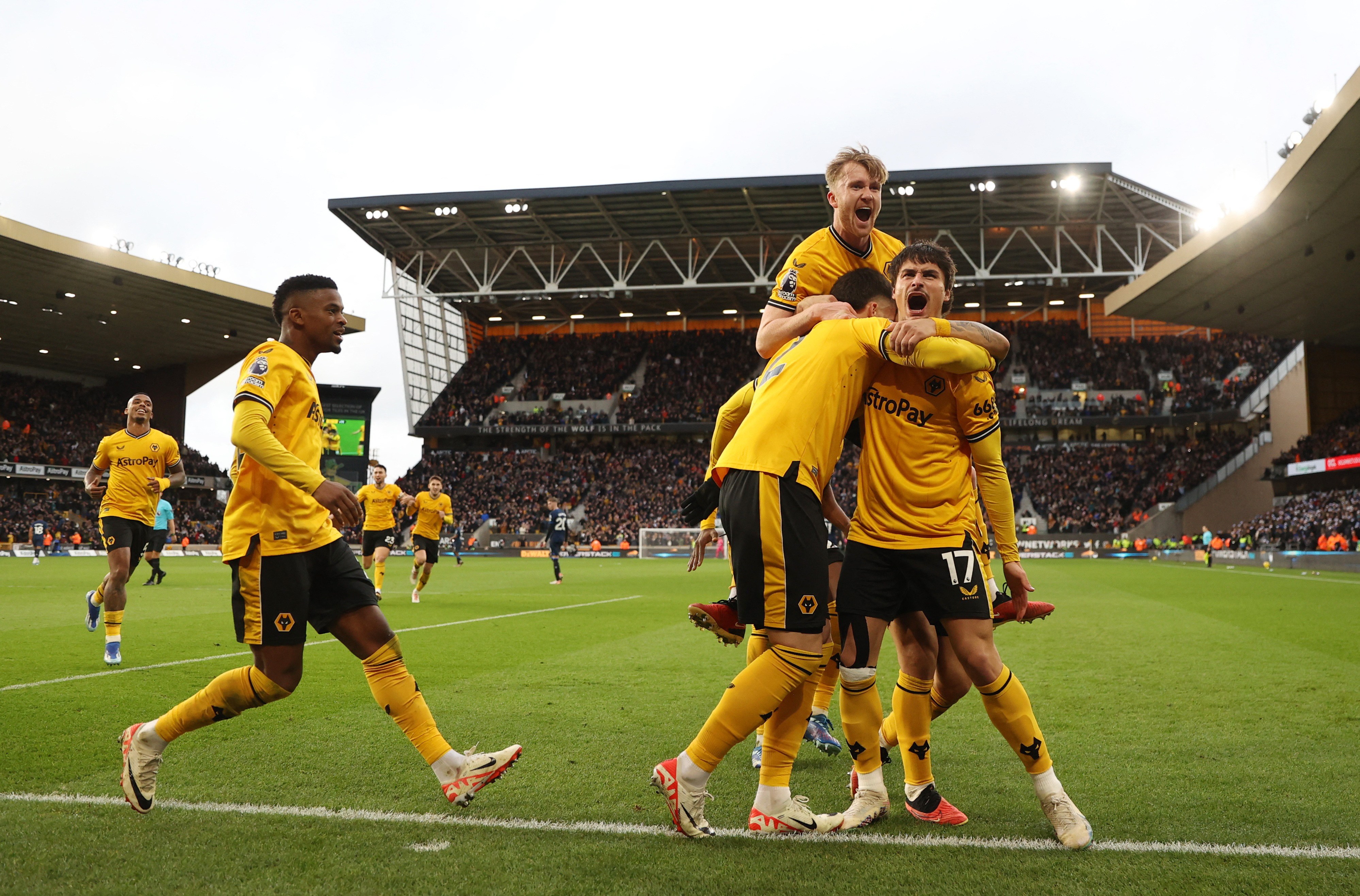 Soccer Football - Premier League - Wolverhampton Wanderers v Chelsea - Molineux Stadium, Wolverhampton, Britain - December 24, 2023 Wolverhampton Wanderers' Matt Doherty celebrates scoring their second goal with Hugo Bueno, Joao Gomes and teammates REUTERS/Carl Recine NO USE WITH UNAUTHORIZED AUDIO, VIDEO, DATA, FIXTURE LISTS, CLUB/LEAGUE LOGOS OR 'LIVE' SERVICES. ONLINE IN-MATCH USE LIMITED TO 45 IMAGES, NO VIDEO EMULATION. NO USE IN BETTING, GAMES OR SINGLE CLUB/LEAGUE/PLAYER PUBLICATIONS.