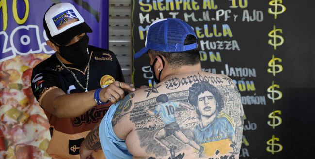 Argentines celebrate love for Maradona in ink