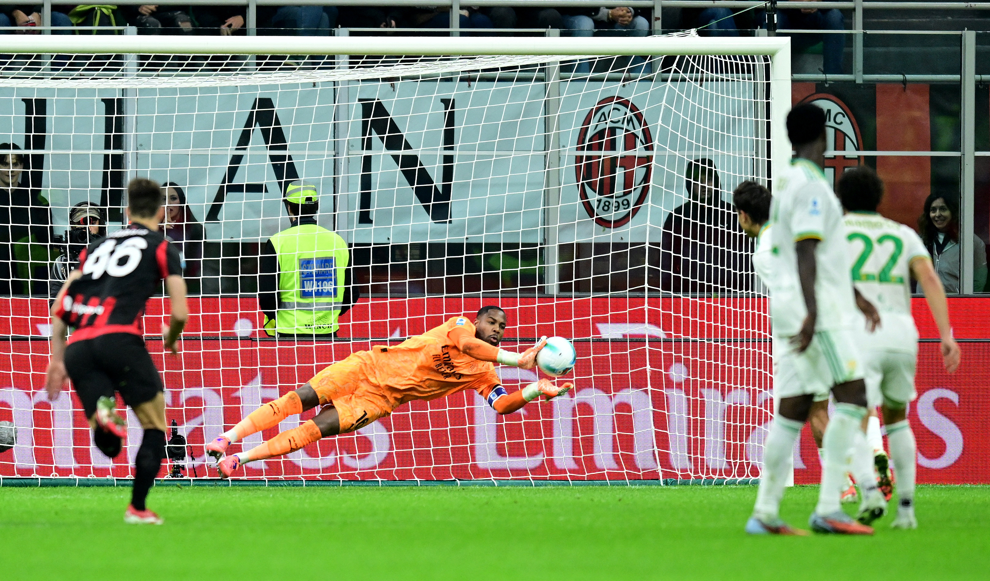 Soccer Football - Serie A - AC Milan v AS Roma - San Siro, Milan, Italy - November 2, 2025
AS Roma's Paulo Dybala has his penalty saved by AC Milan's Mike Maignan REUTERS/Daniele Mascolo