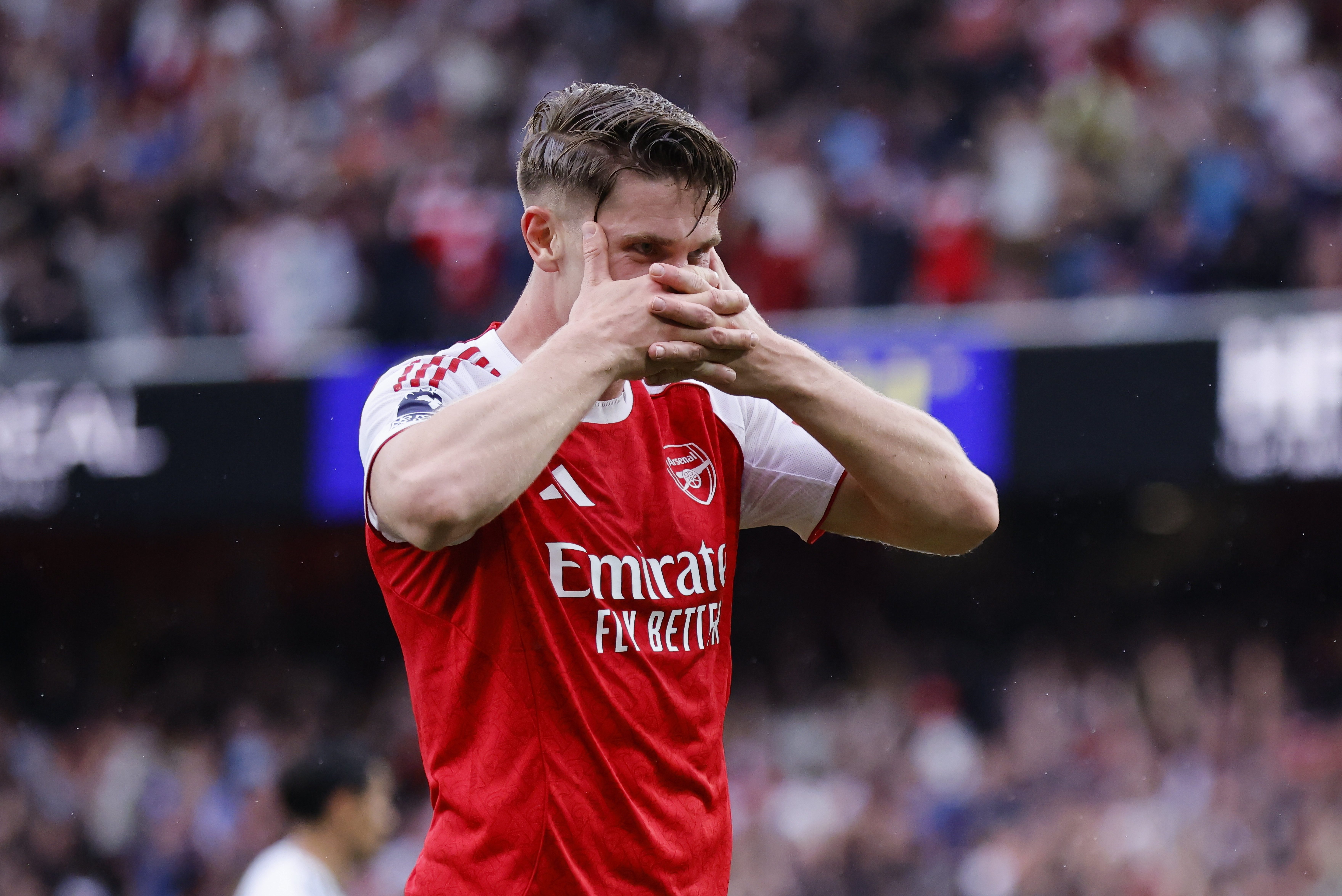 LONDON (United Kingdom), 02/05/2026.- Viktor Gyokeres of Arsenal celebrates scoring the 3-0 goal during the English Premier League match Arsenal FC against Fulham FC, in London, Britain, 02 May 2026. (Reino Unido, Londres) EFE/EPA/TOLGA AKMEN EDITORIAL USE ONLY. No use with unauthorized audio, video, data, fixture lists, club/league logos, 'live' services or NFTs. Online in-match use limited to 120 images, no video emulation. No use in betting, games or single club/league/player publications.
