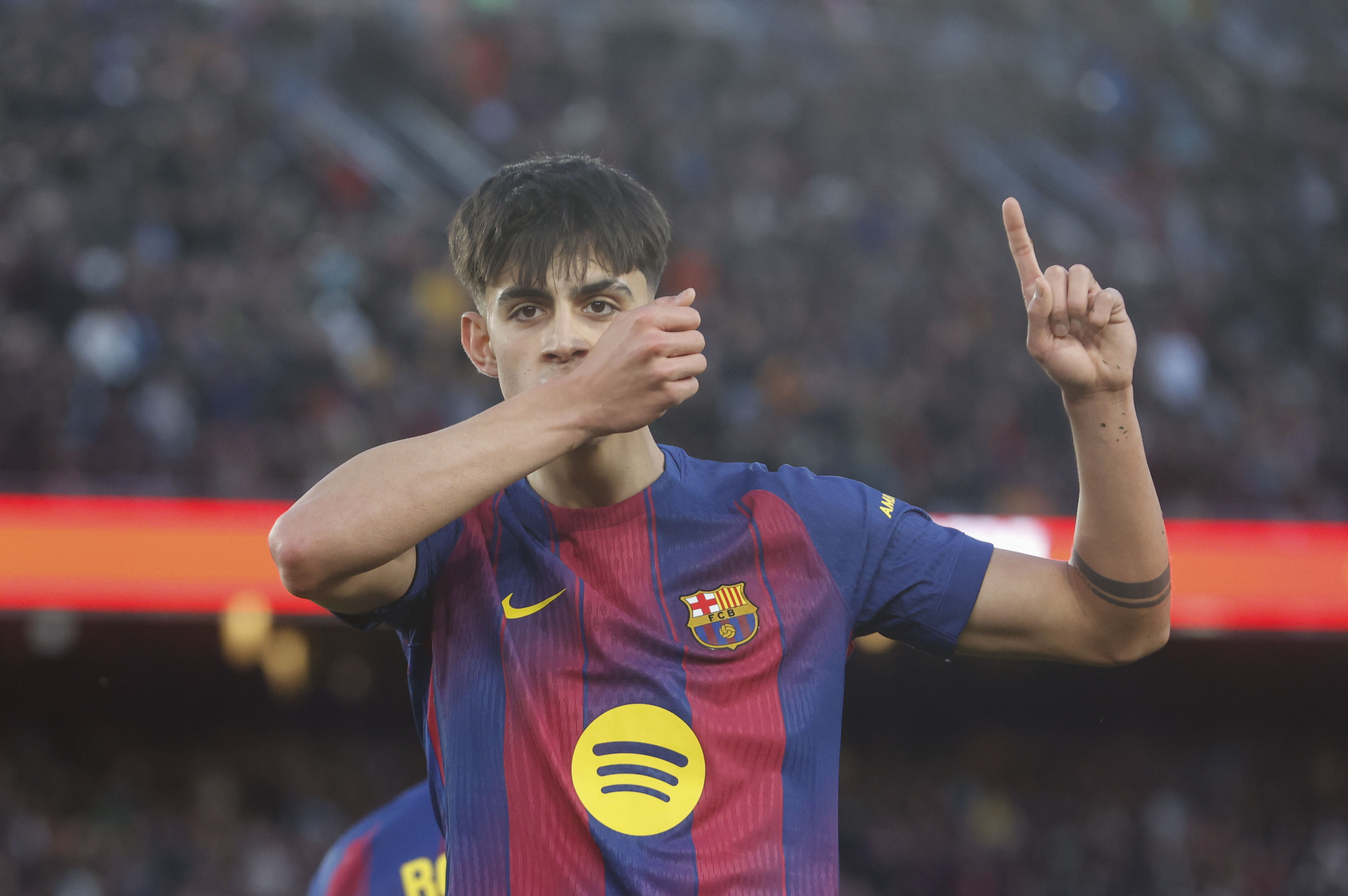 BARCELONA, 07/02/2026.- El centrocampista del Barcelona Marc Bernal celebra el tercer gol de su equipo durante el partido de LaLiga de fútbol entre el Barcelona y el Mallorca, este sábado en el Camp Nou. EFE/ Quique García

