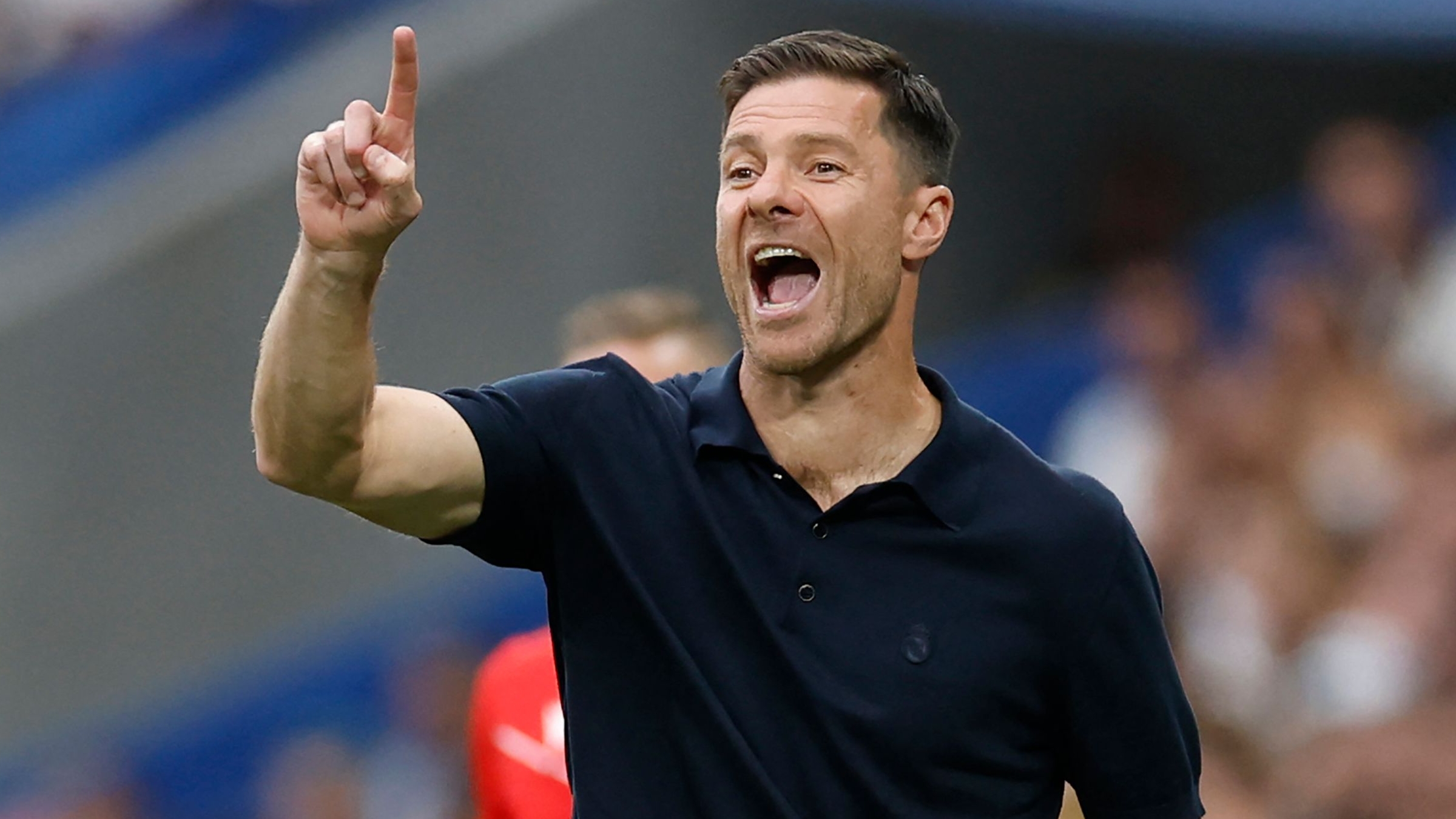 Xabi Alonso da instrucciones a los jugadores del Real Madrid durante los partidos contra el Espanyol.