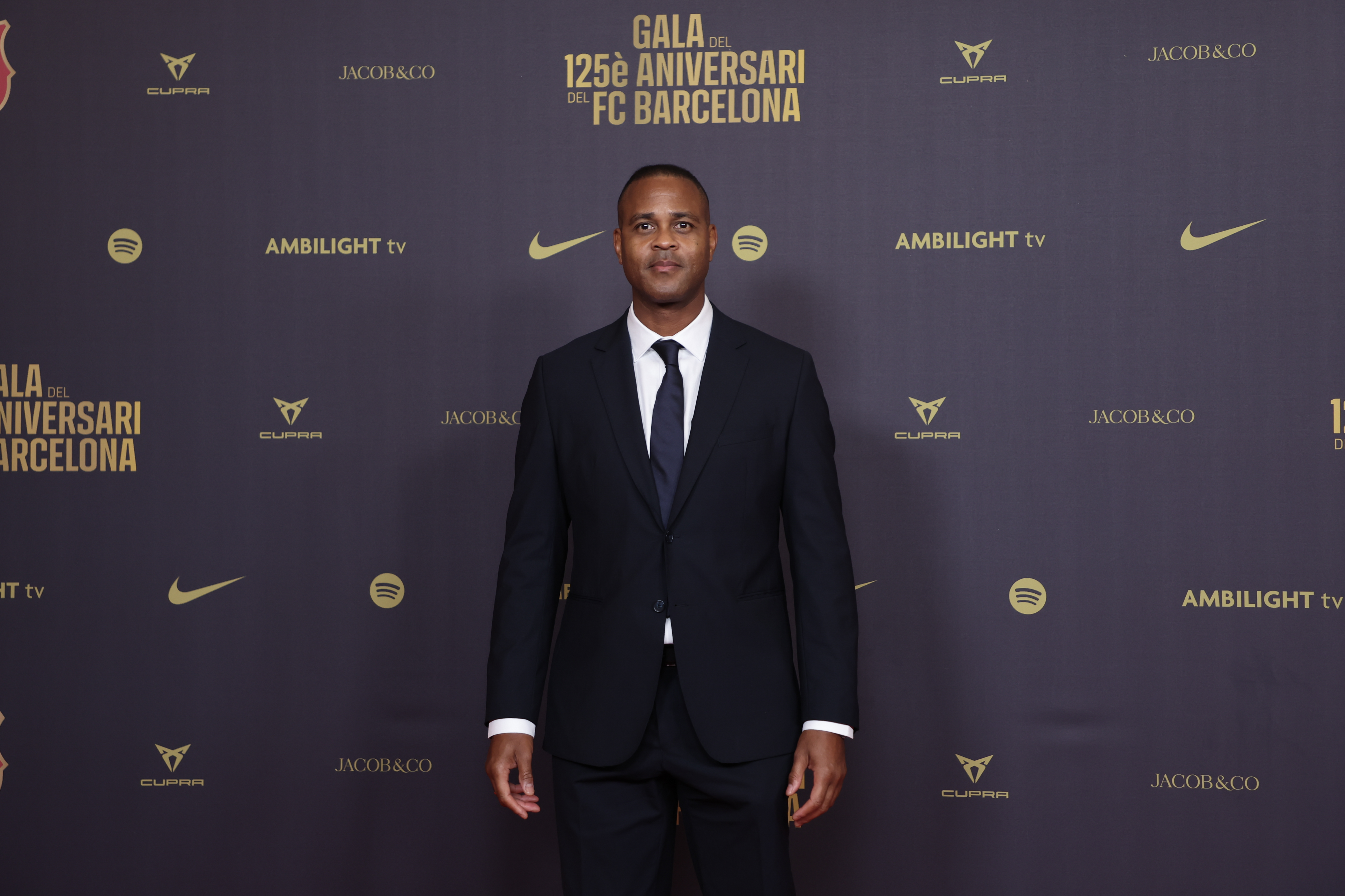 El exjugador de ftbol, Patrick KLuivert, en la alfombra roja del gran Teatro del Liceu.