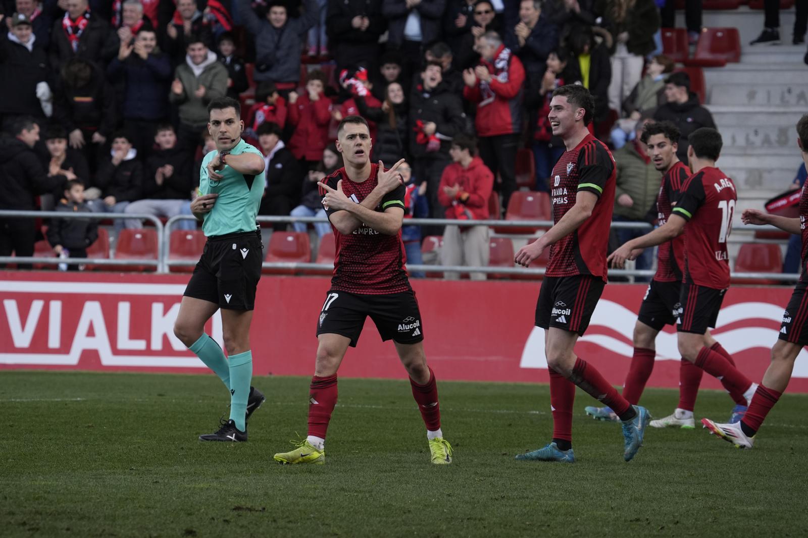 El Mirands se divierte y tumba al Elche en Anduva